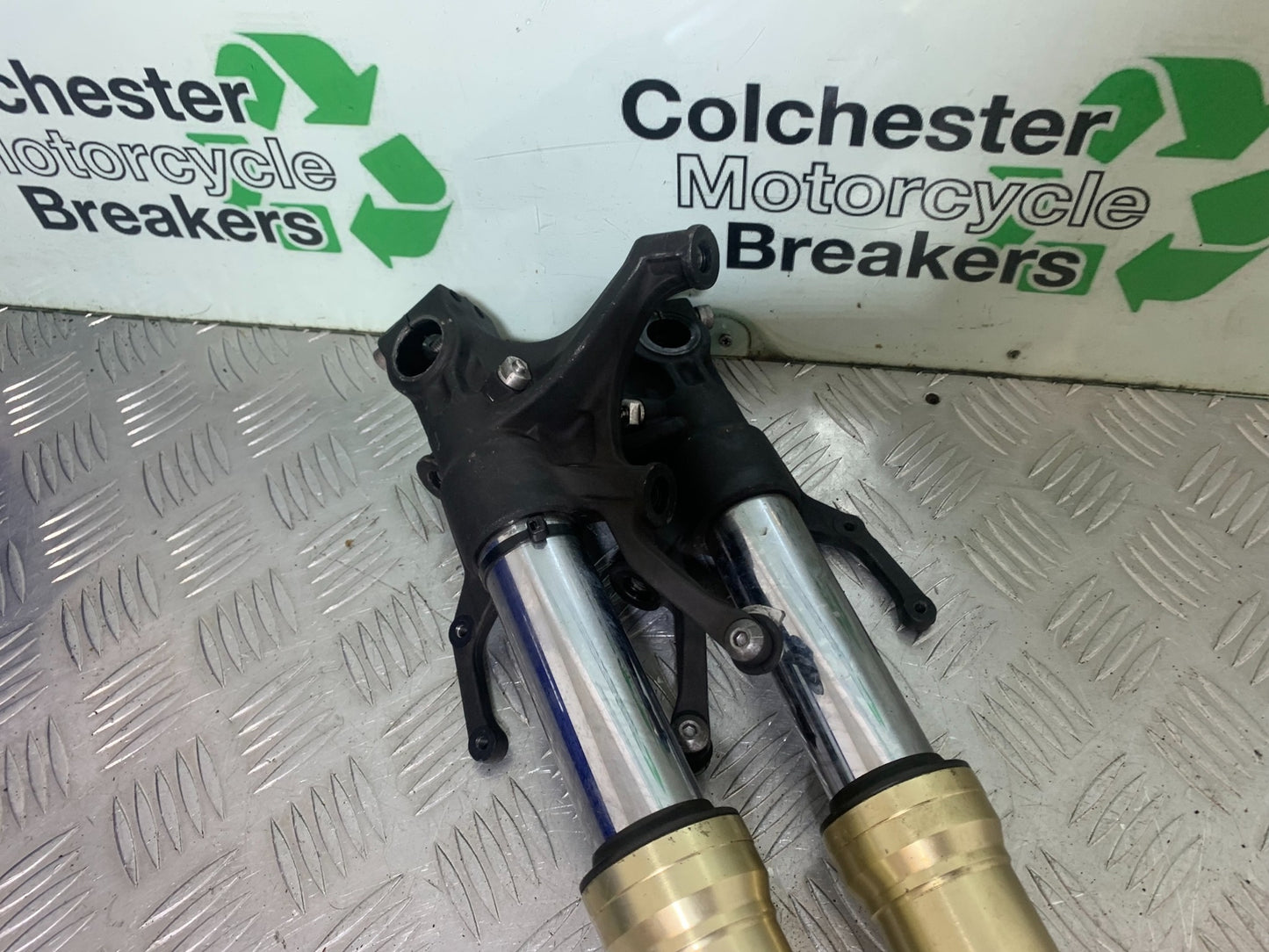YAMAHA YZF R1 FORKS (BENT SOLD AS PARTS) YEAR 2004-2006 (CMB1155)