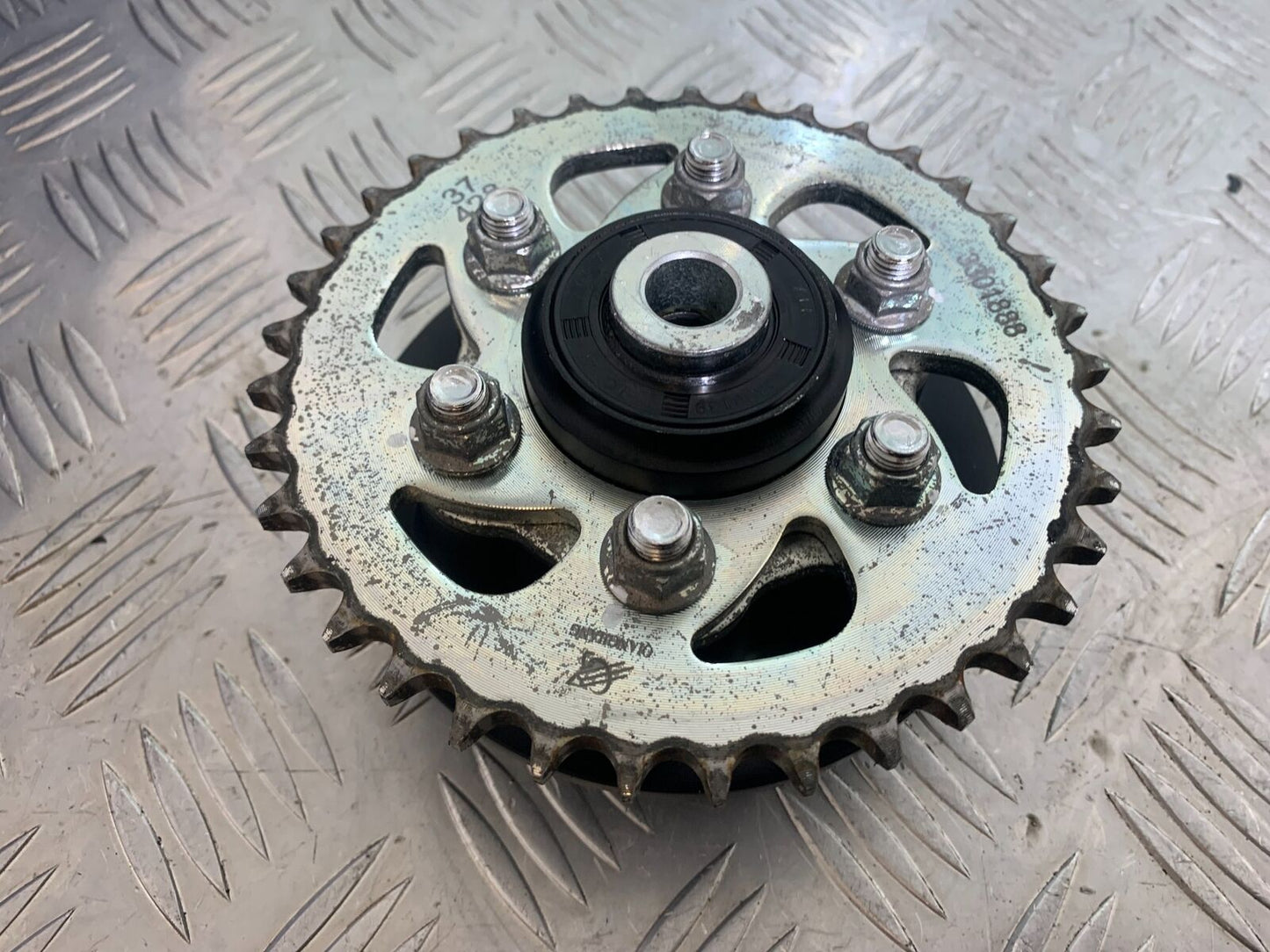 BENELLI TORNADO TNT 125 REAR SPROCKET CARRIER YEAR 2024 (CMB1090)