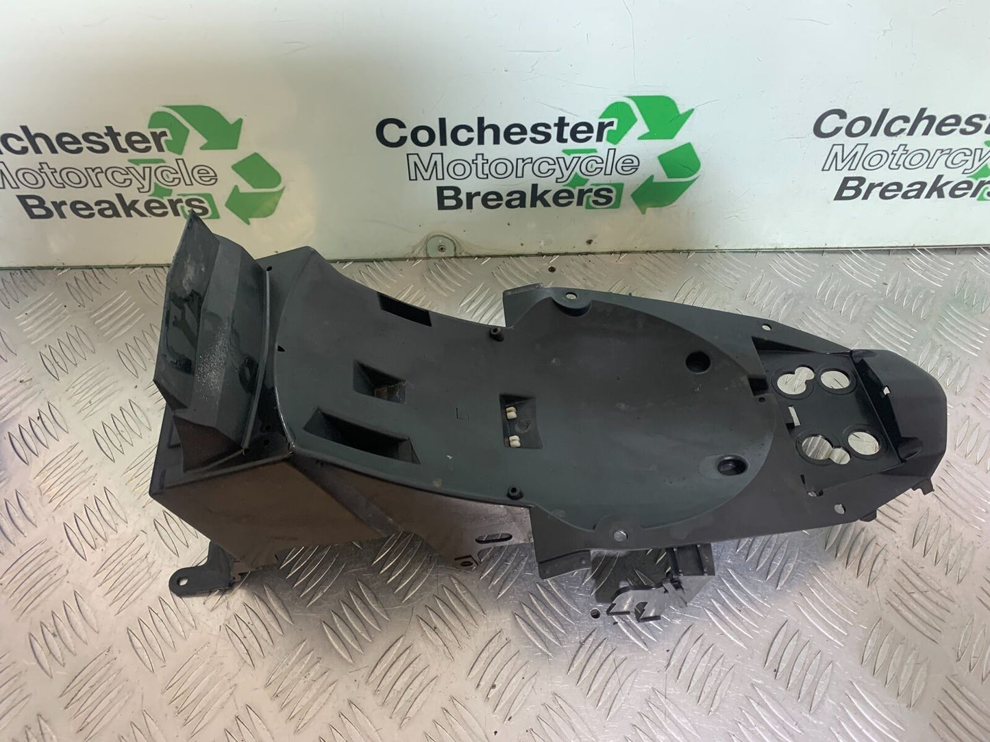 YAMAHA XJ6 XJ6-S UNDERTRAY YEAR 2009-2015 (CMB1070)