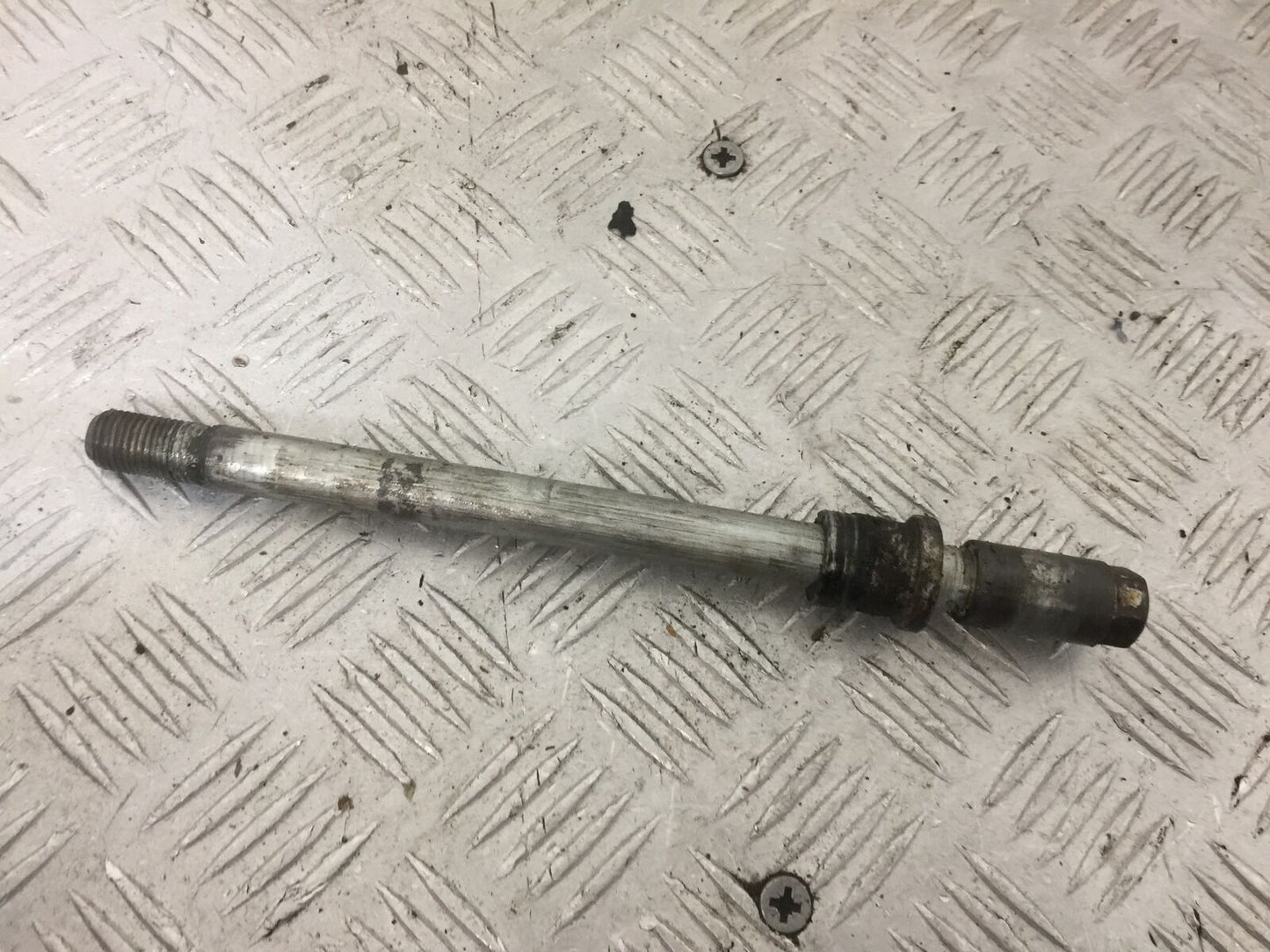 HONDA XL125 VARADERO FRONT WHEEL SPINDLE YEAR 2001-04 (STOCK 854)