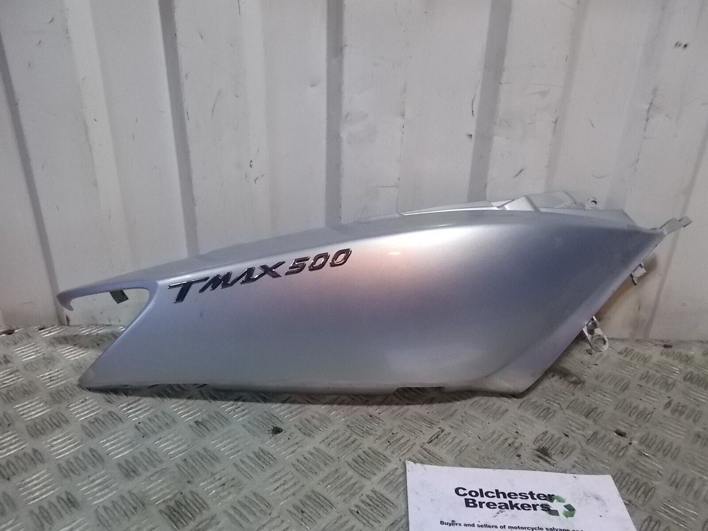 YAMAHA XP500 XP 500 TMAX T-MAX RIGHT SEAT PANEL YEAR 2002