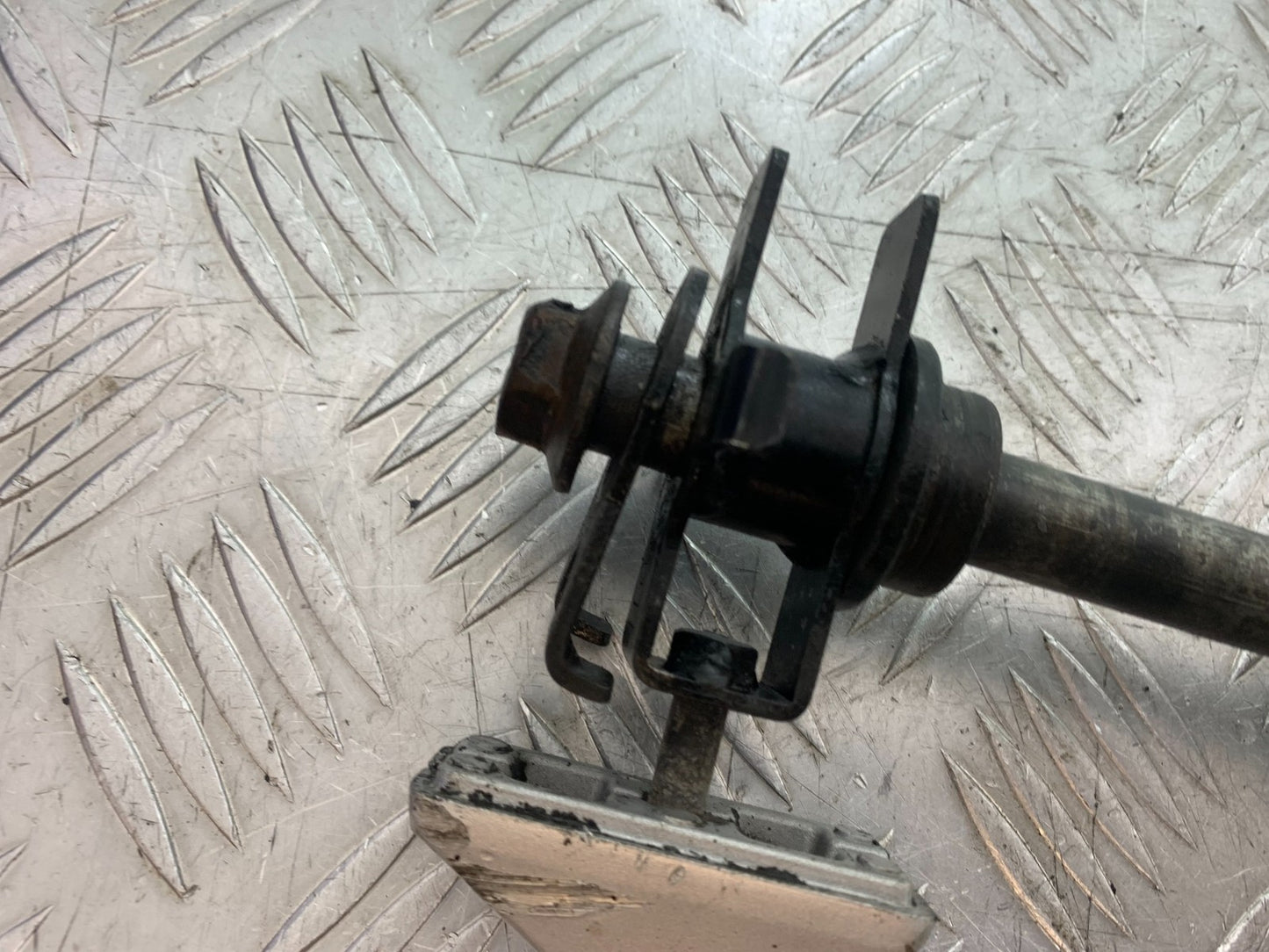 HONDA CB500 F CB500F REAR WHEEL SPINDLE AND ADJUSTERS YEAR 2013-2015 (CMB1235)