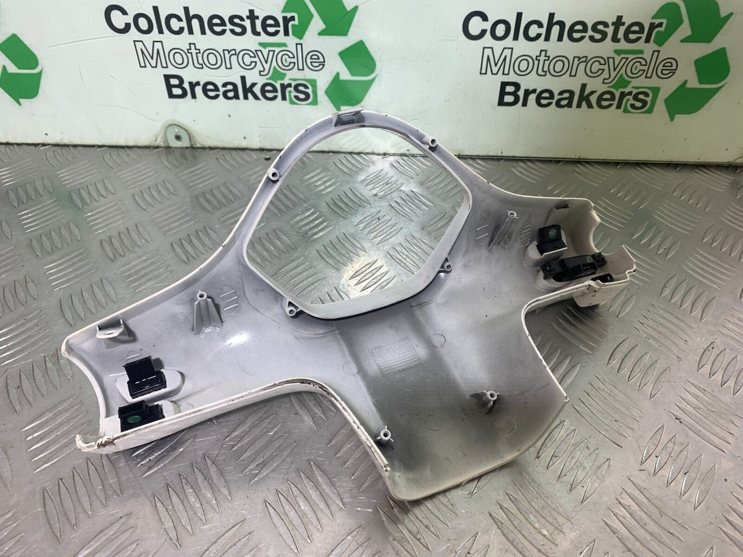 PIAGGIO VESPA GTS 300 SPEEDO SURROUND YEAR 2010 (CMB1062)
