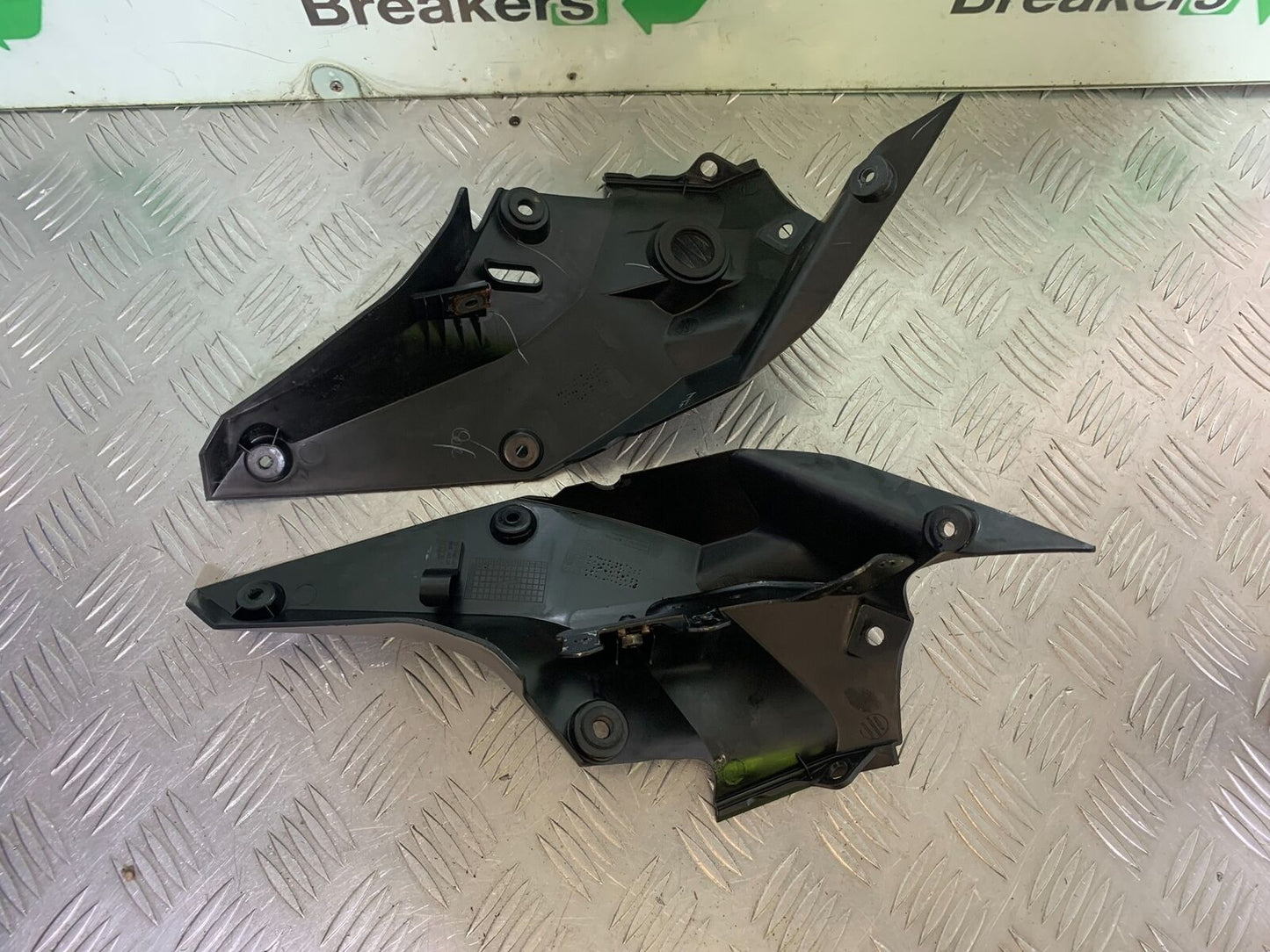 KTM 125 DUKE LEFT AND RIGHT FAIRING INFILLS YEAR 2018-2023 (CMB1083)