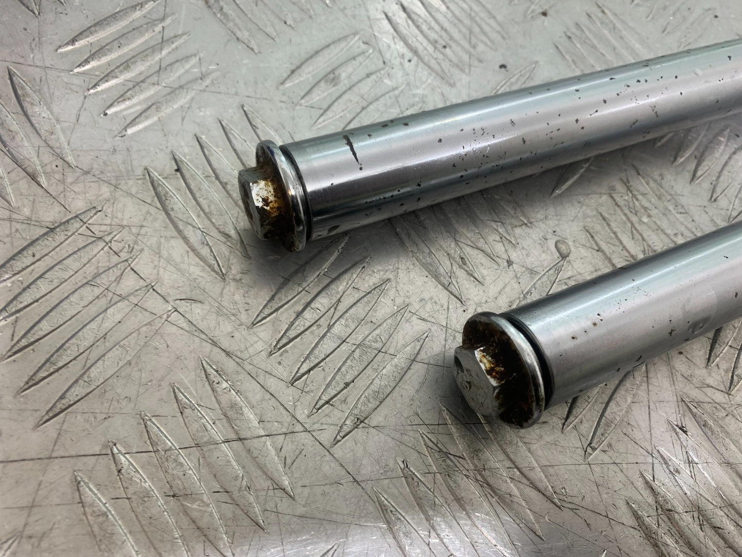 SUZUKI GP100 GP 100 FORKS YEAR 1978-1988 (CMB1259)