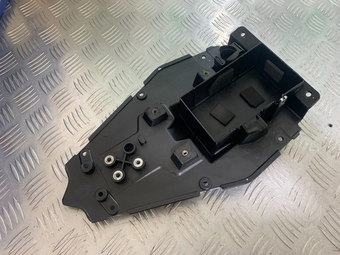 BENELLI TORNADO TNT 125 UNDERTRAY YEAR 2024 (CMB1090)