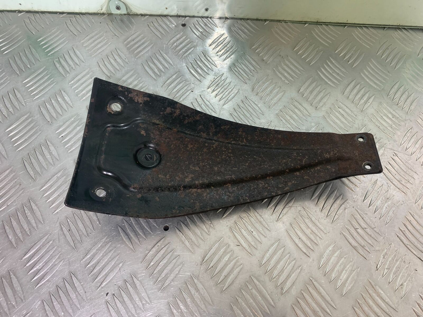 KAWASAKI EN650 VULCAN REAR MUDGUARD BRACKET YEAR 2017-2021 (CMB1060)