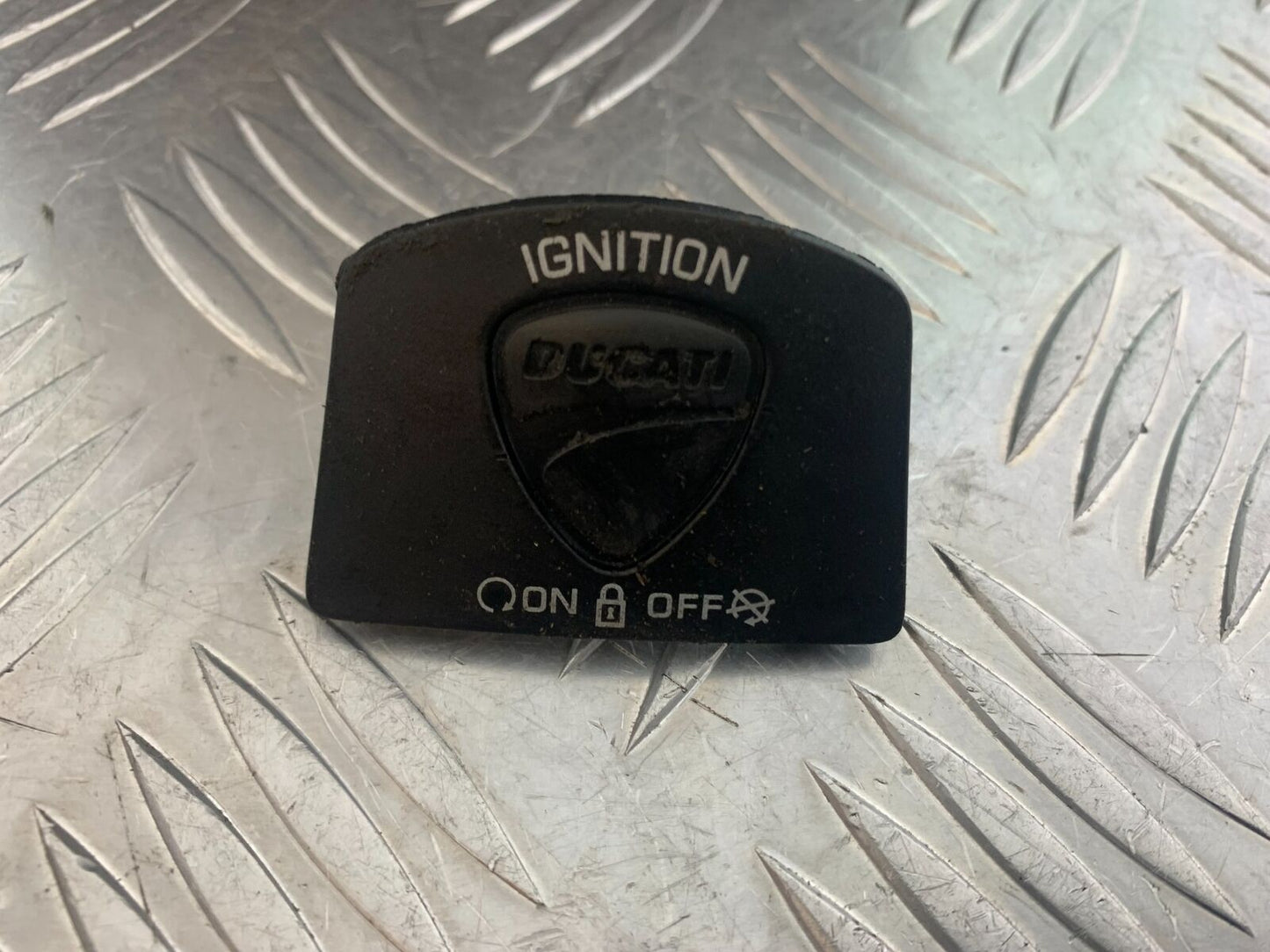 DUCATI DIAVEL 1200 IGNITION ON-OFF BUTTON YEAR 2014-17 (CMB1054)