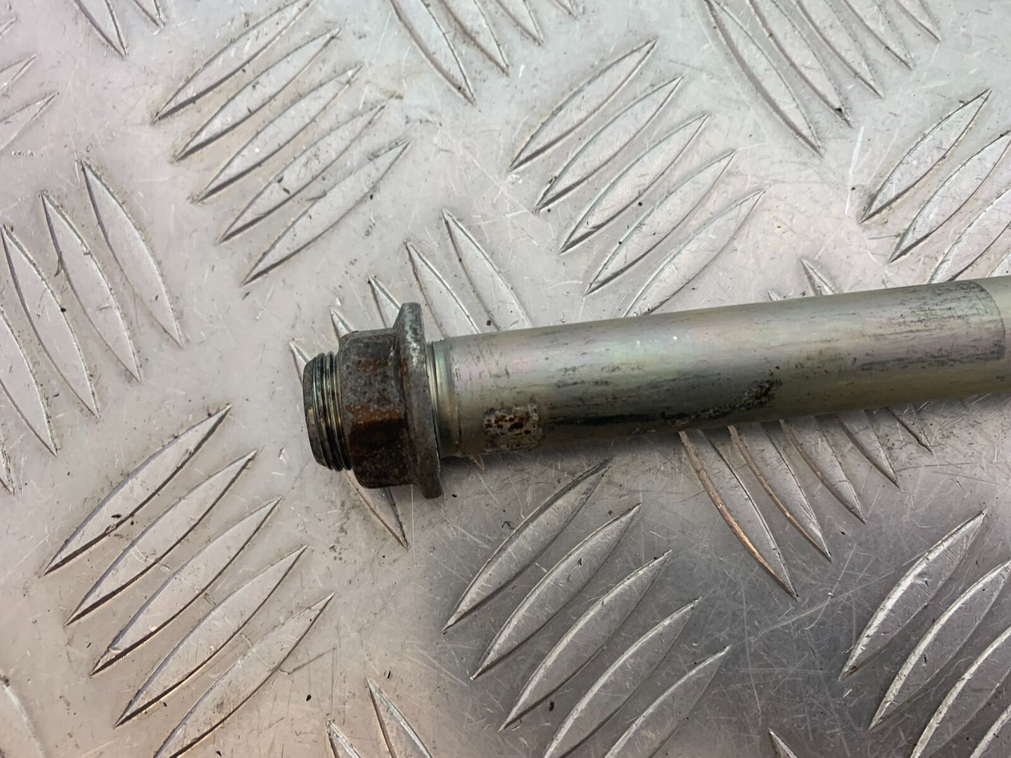 KAWASAKI EN650 VULCAN SWINGARM SPINDLE YEAR 2017-2021 (CMB1060)