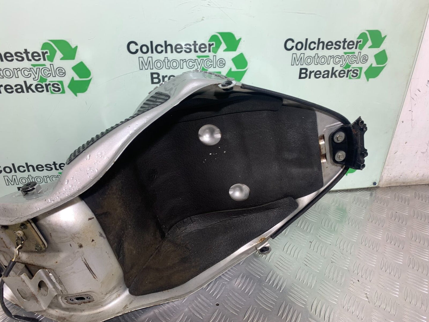 KAWASAKI ZZR1200 ZZR 1200 PETROL TANK YEAR 2002-05 (STOCK 993)