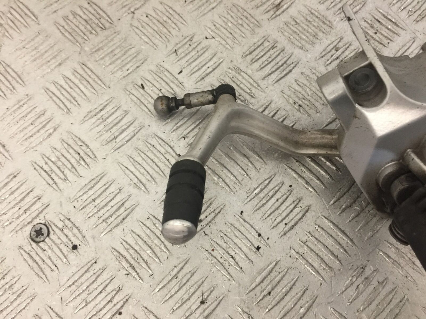 BMW R850 R R850R FRONT LEFT HANGER YEAR 1994-2002 (STOCK 831)