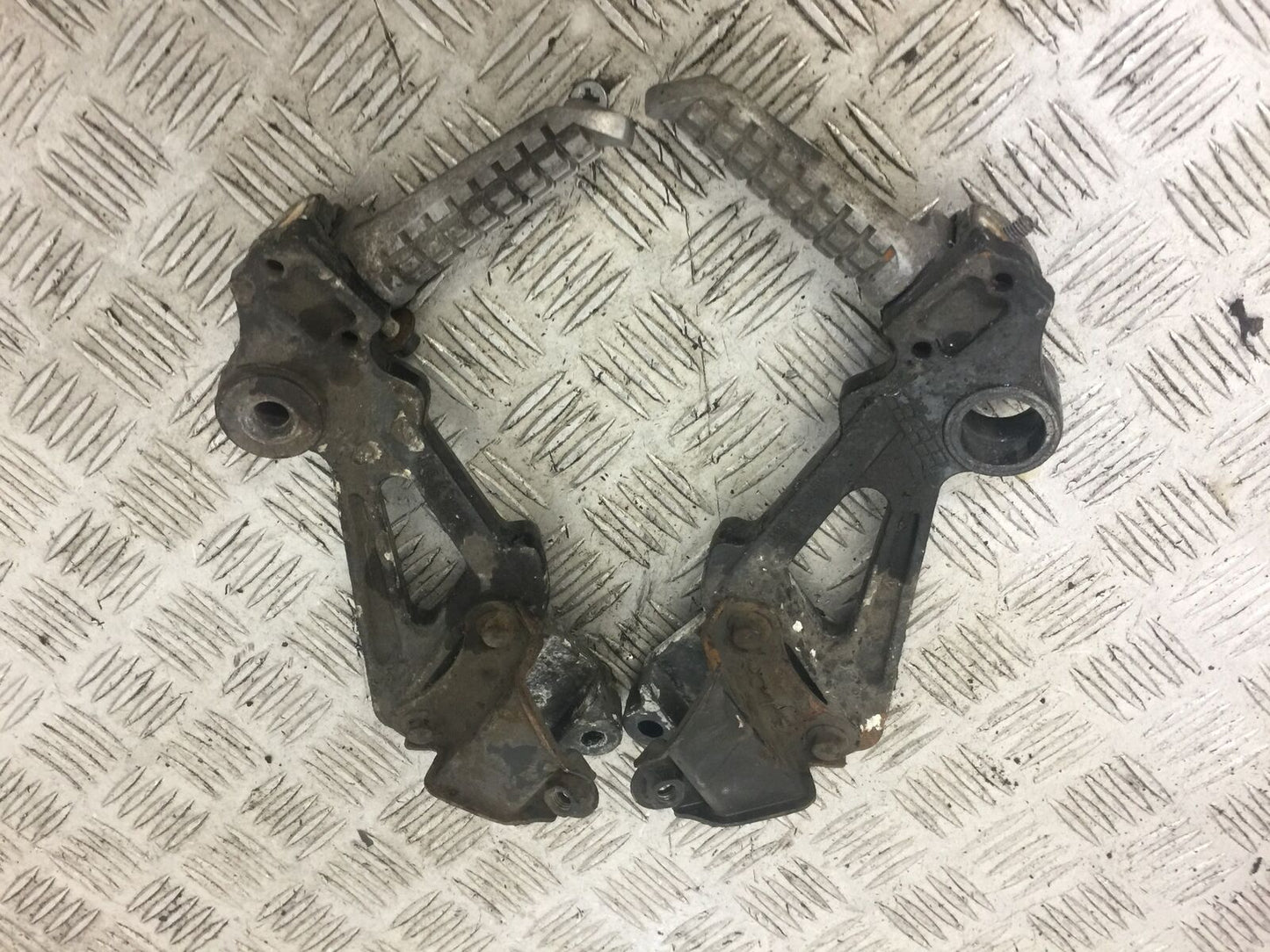 KAWASAKI ZZR1100 D REAR HANGERS YEAR 1999 (STOCK 648)