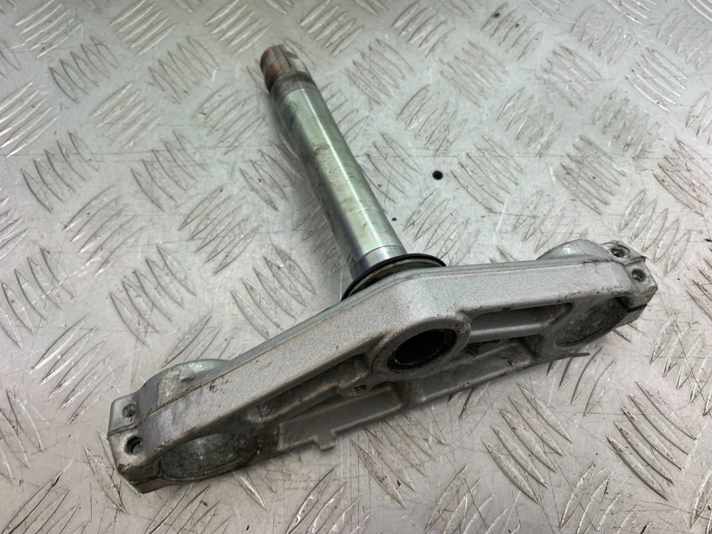 TRIUMPH 1050 SPRINT ST BOTTOM YOKE 2003-2011 (CMB1285)