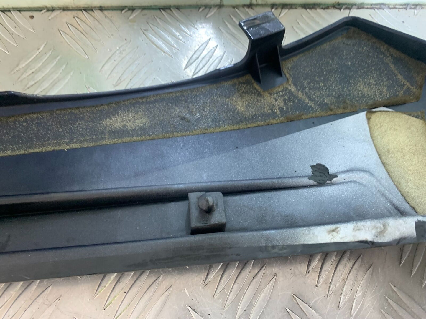 YAMAHA FJ1100 FJ 1100 RIGHT SEAT PANEL YEAR 1984-1985 (CMB1101)