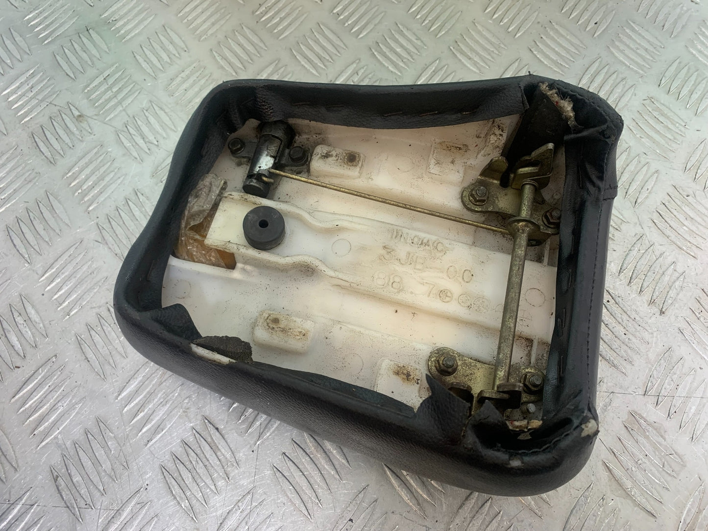 YAMAHA XV535 XV 535 VIRAGO REAR SEAT YEAR 1994-02 (CMB1162)