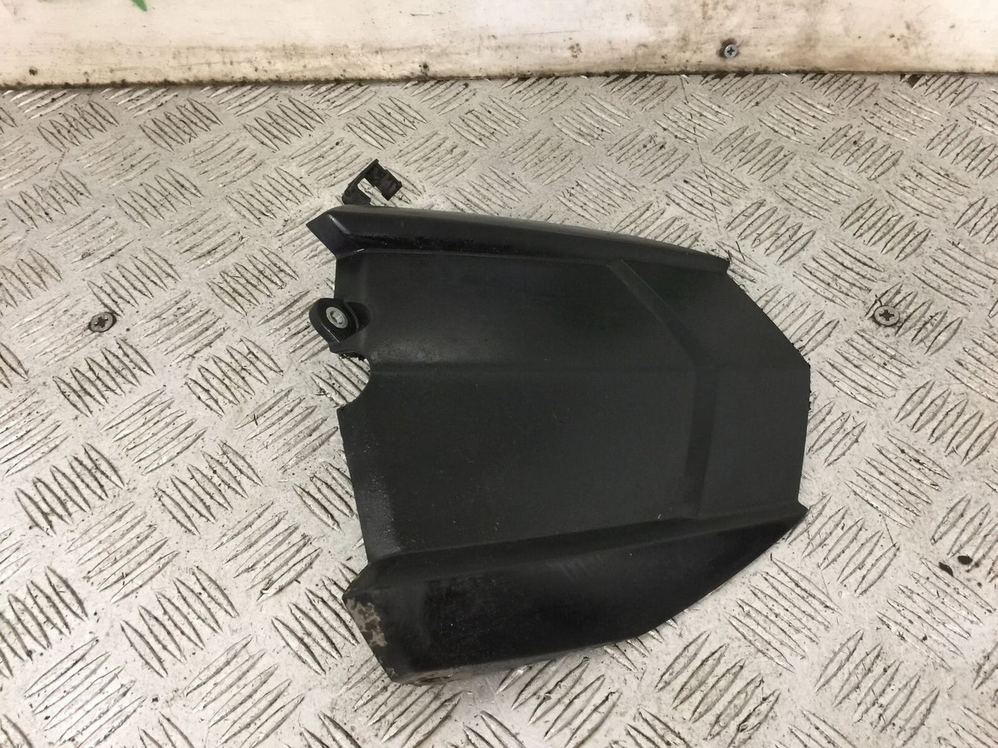 YAMAHA MT09 MT-09 REAR HUGGER YEAR 2018 (STOCK 906)