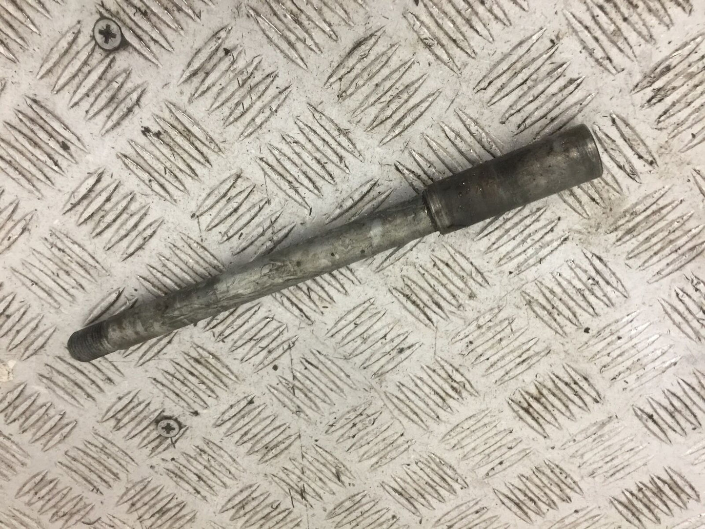 SUZUKI SV650 SV 650 FRONT WHEEL SPINDLE YEAR 2004 (STOCK 791)