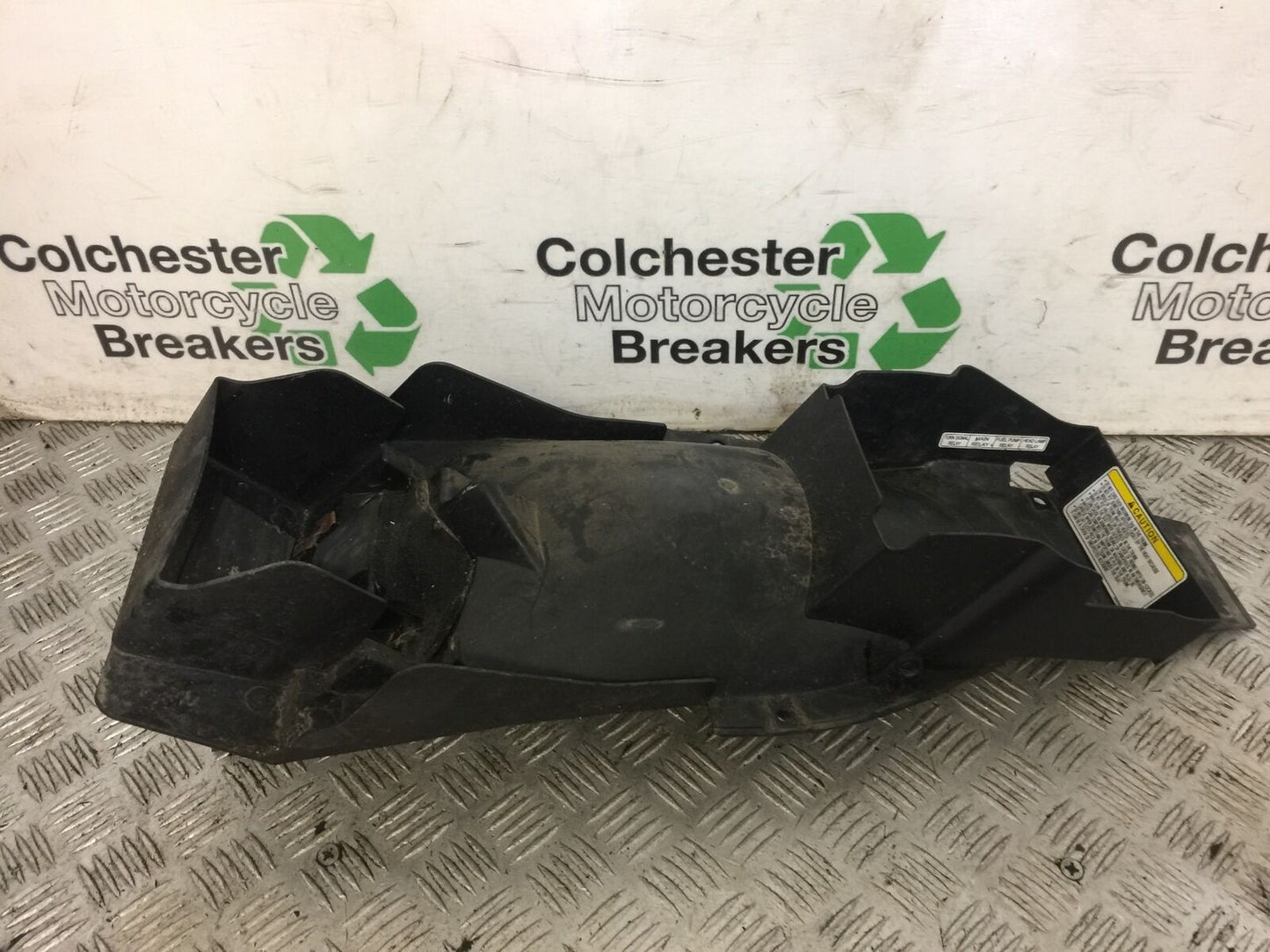 HYOSUNG GT250 COMET UNDERTRAY YEAR 2007 (STOCK 682)