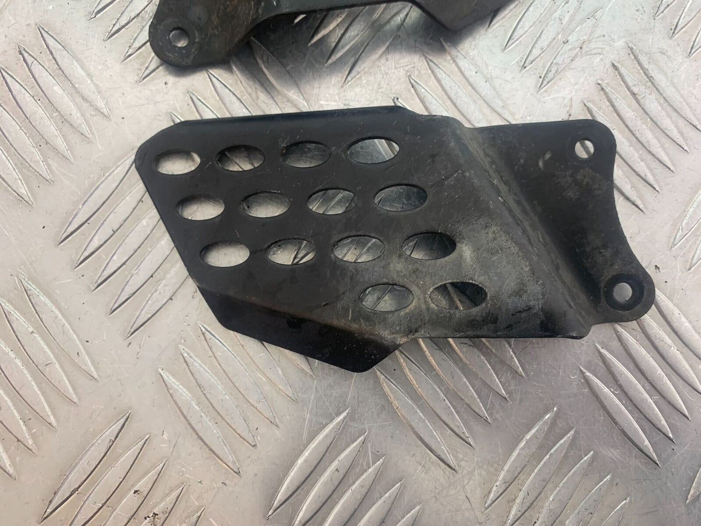 YAMAHA YS125 YS 125 HEEL PLATES YEAR 2017-2021 (CMB1053)