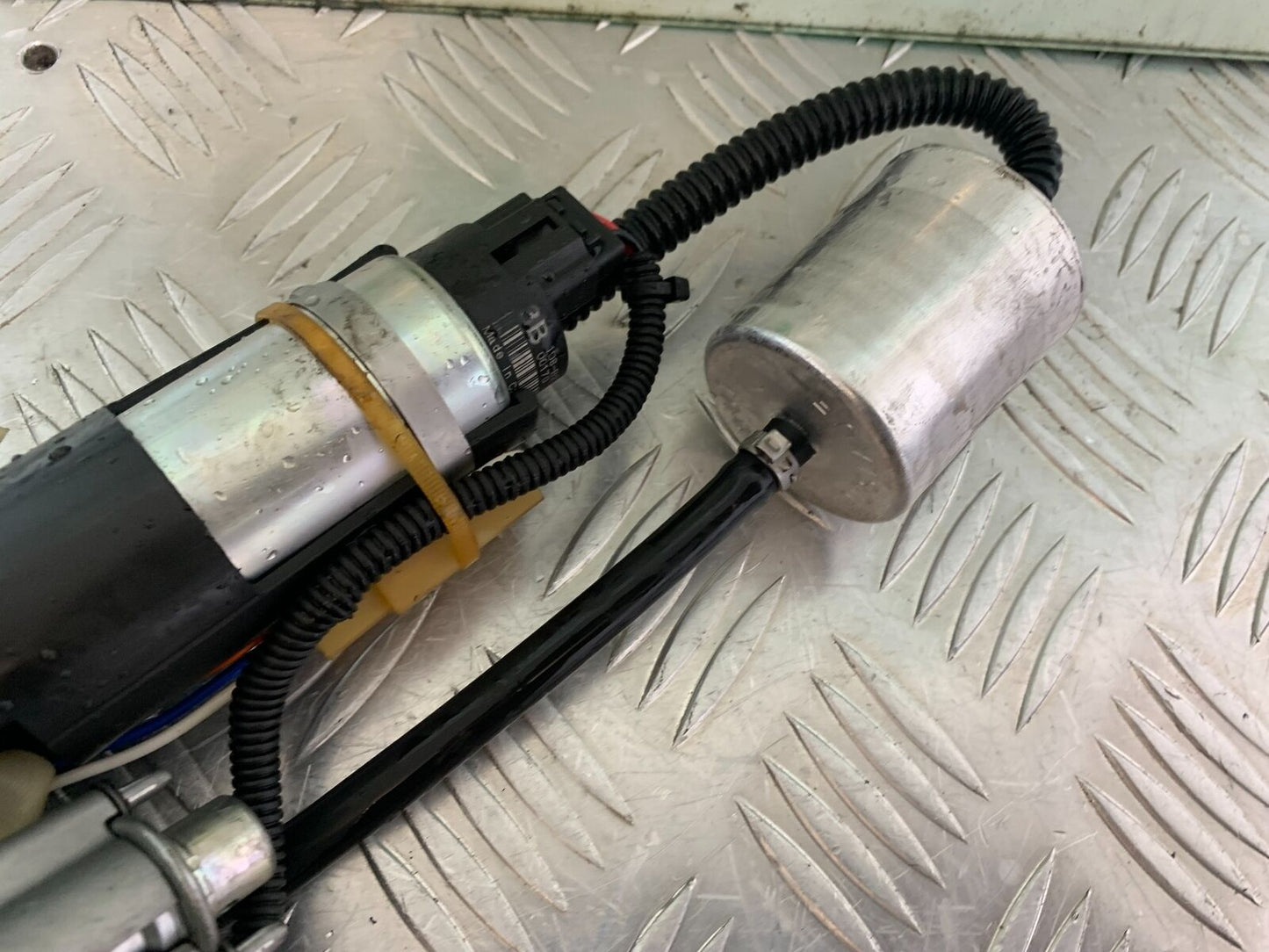 APRILIA SL750 SL 750 SHIVER PETROL PUMP YEAR 2012 (CMB1074)