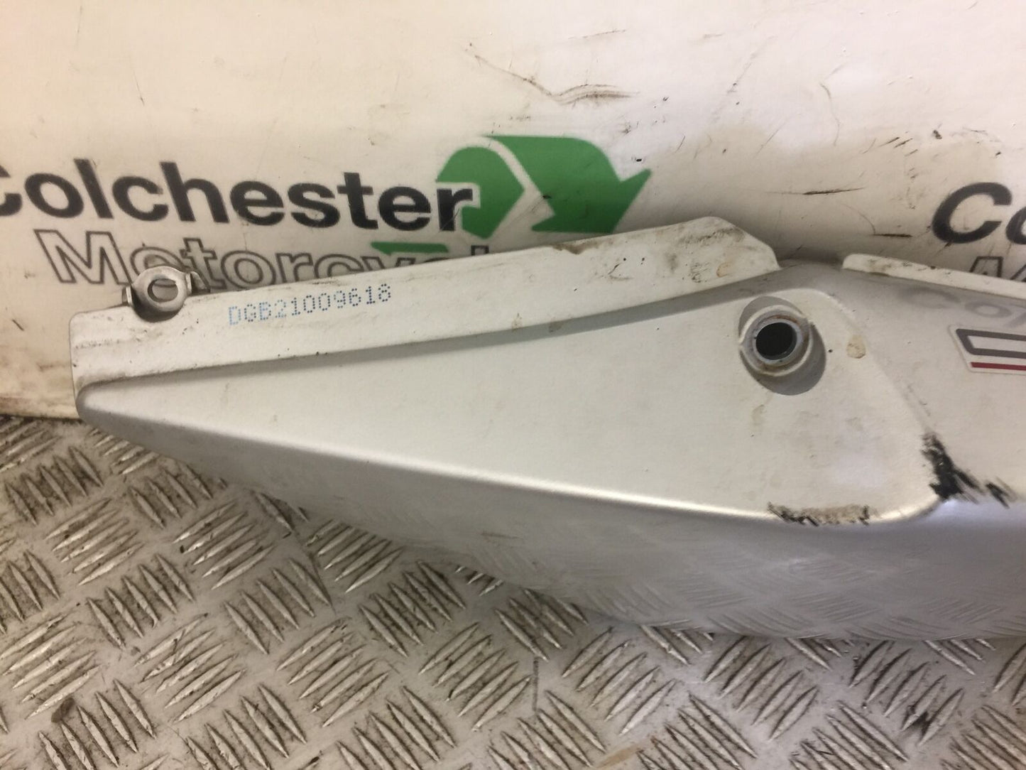 HONDA CBF500 CBF 500 LEFT SEAT PANEL YEAR 2004 (STOCK 585)