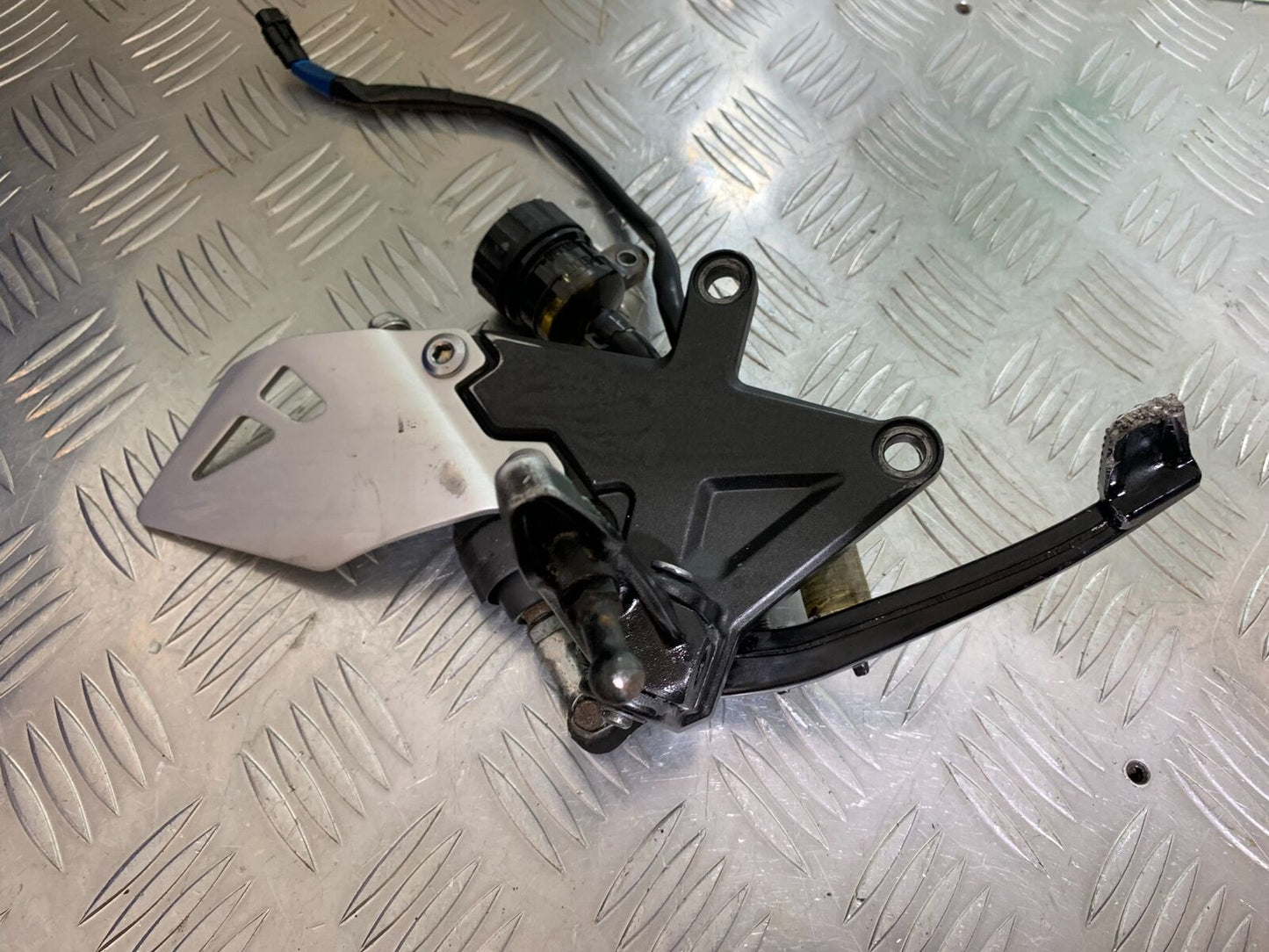 KAWASAKI ZX10R ZX 10R FRONT RIGHT HANGER YEAR 2016-2020 (CMB1015)