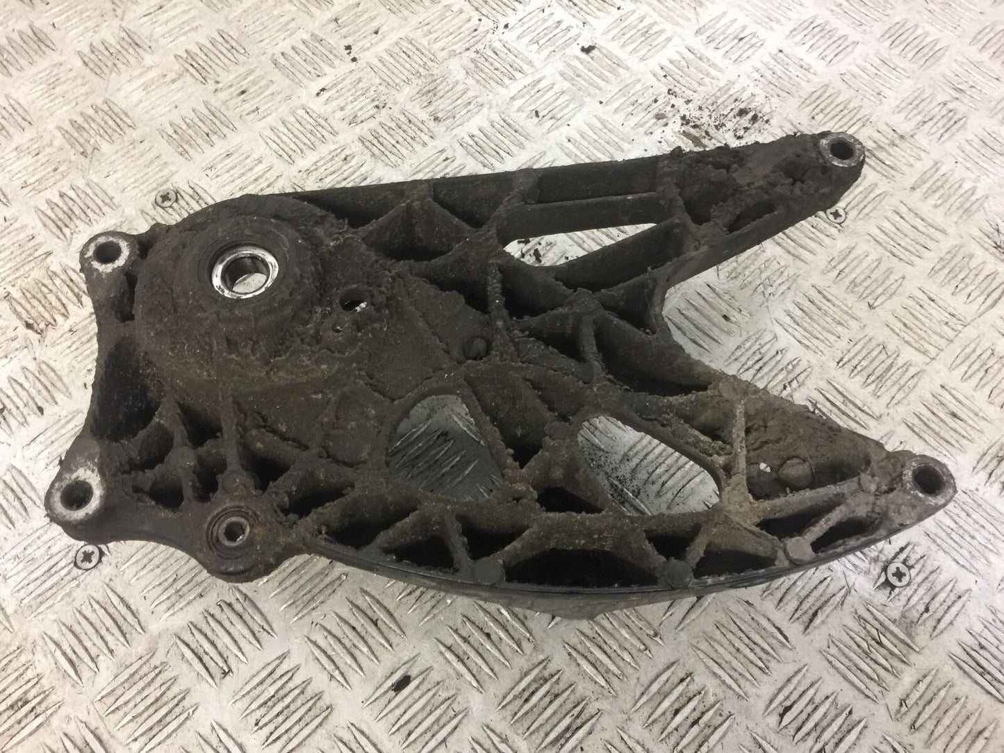 YAMAHA NMAX125 NMAX 125 EXHAUST BRACKET YEAR 2017-19 (STOCK 667)