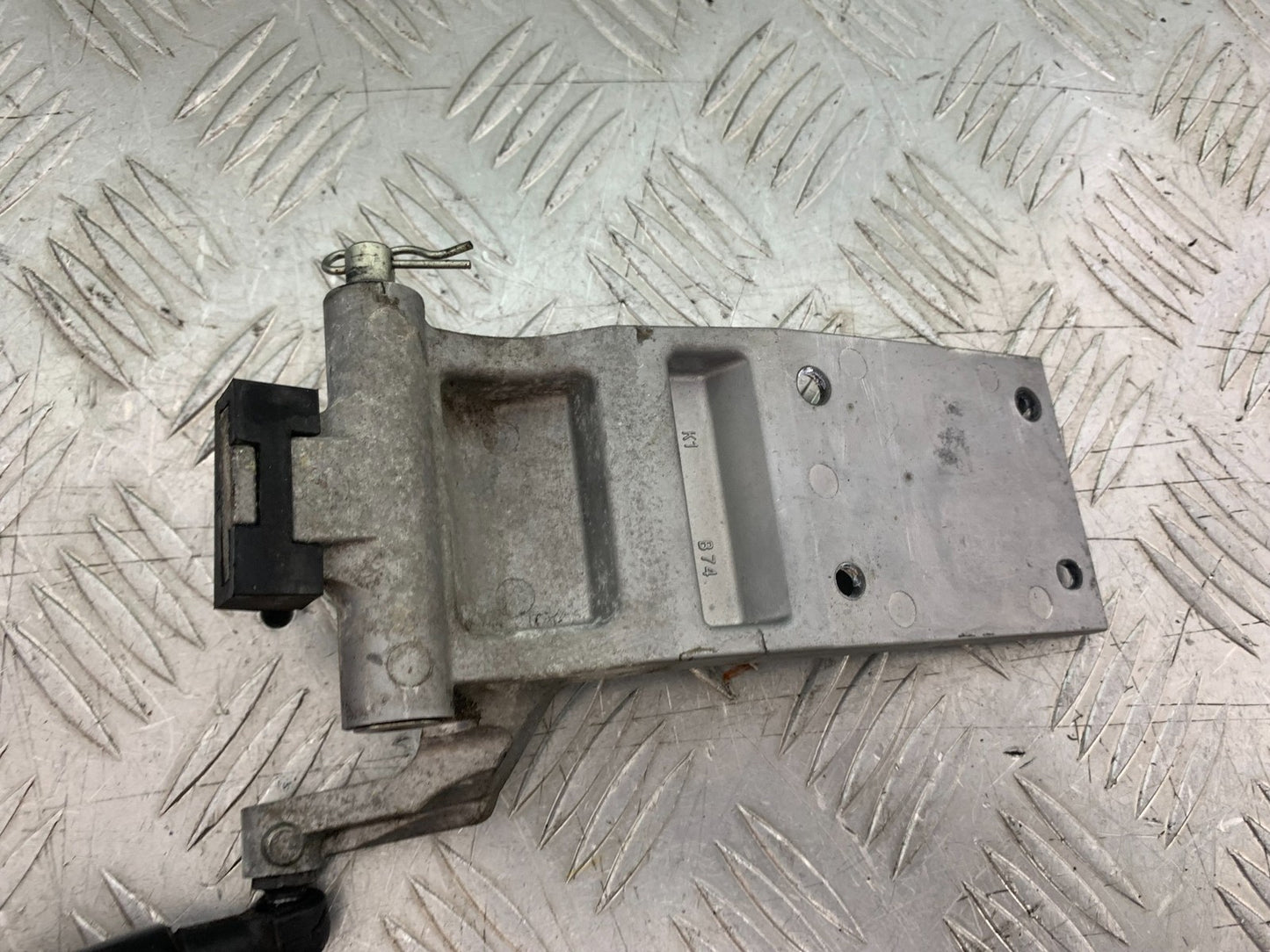 YAMAHA XMAX 300 SEAT DAMPER AND BRACKETS YEAR 2017-2020 (CMB1218)