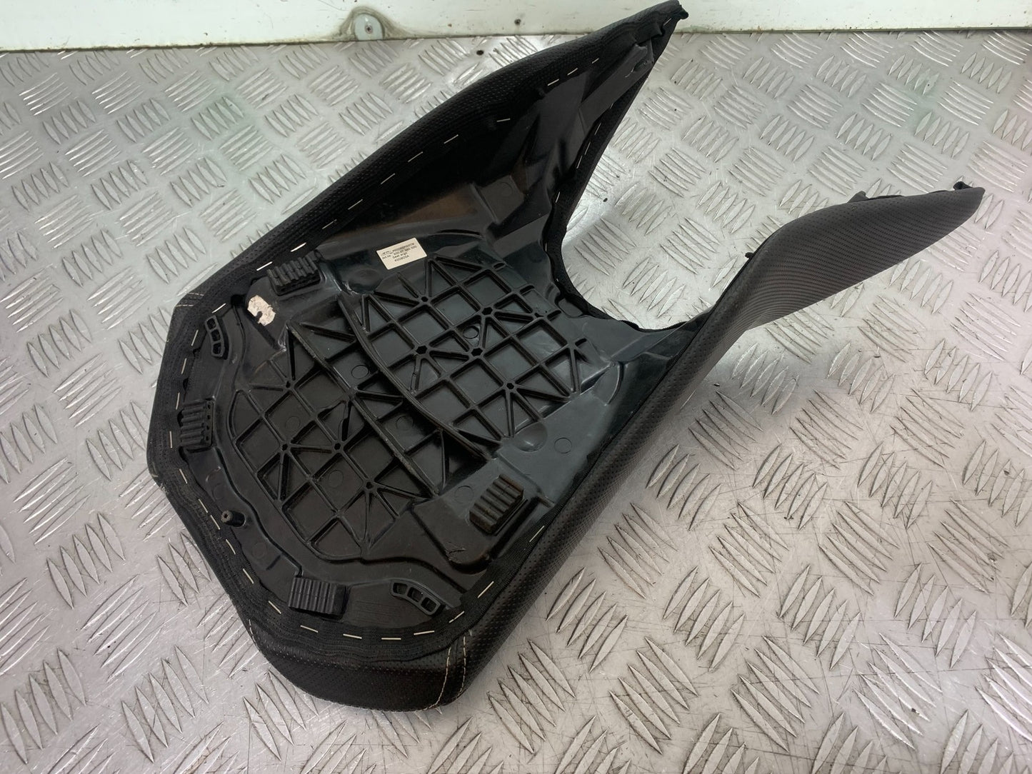 KTM DUKE 390 FRONT SEAT YEAR 2017- 2023 (CMB1314)
