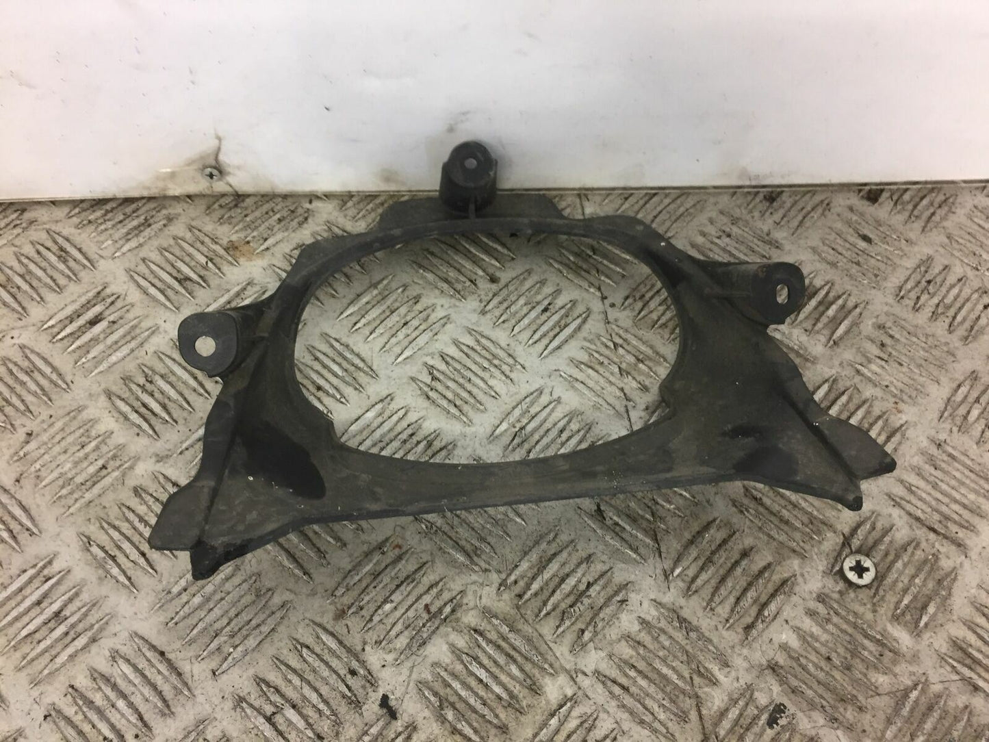 YAMAHA YZF600 YZF 600 THUNDERCAT REAR LIGHT SURROUND YEAR 1996