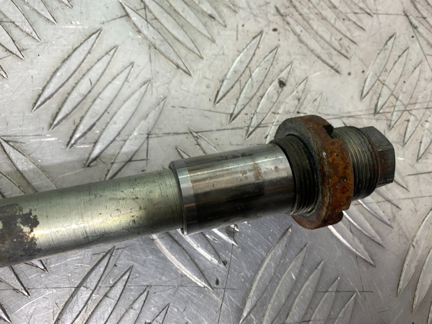 SUZUKI SV650 SV 650 mk1 SWINGARM SPINDLE YEAR 1999-2002 (CMB1208)