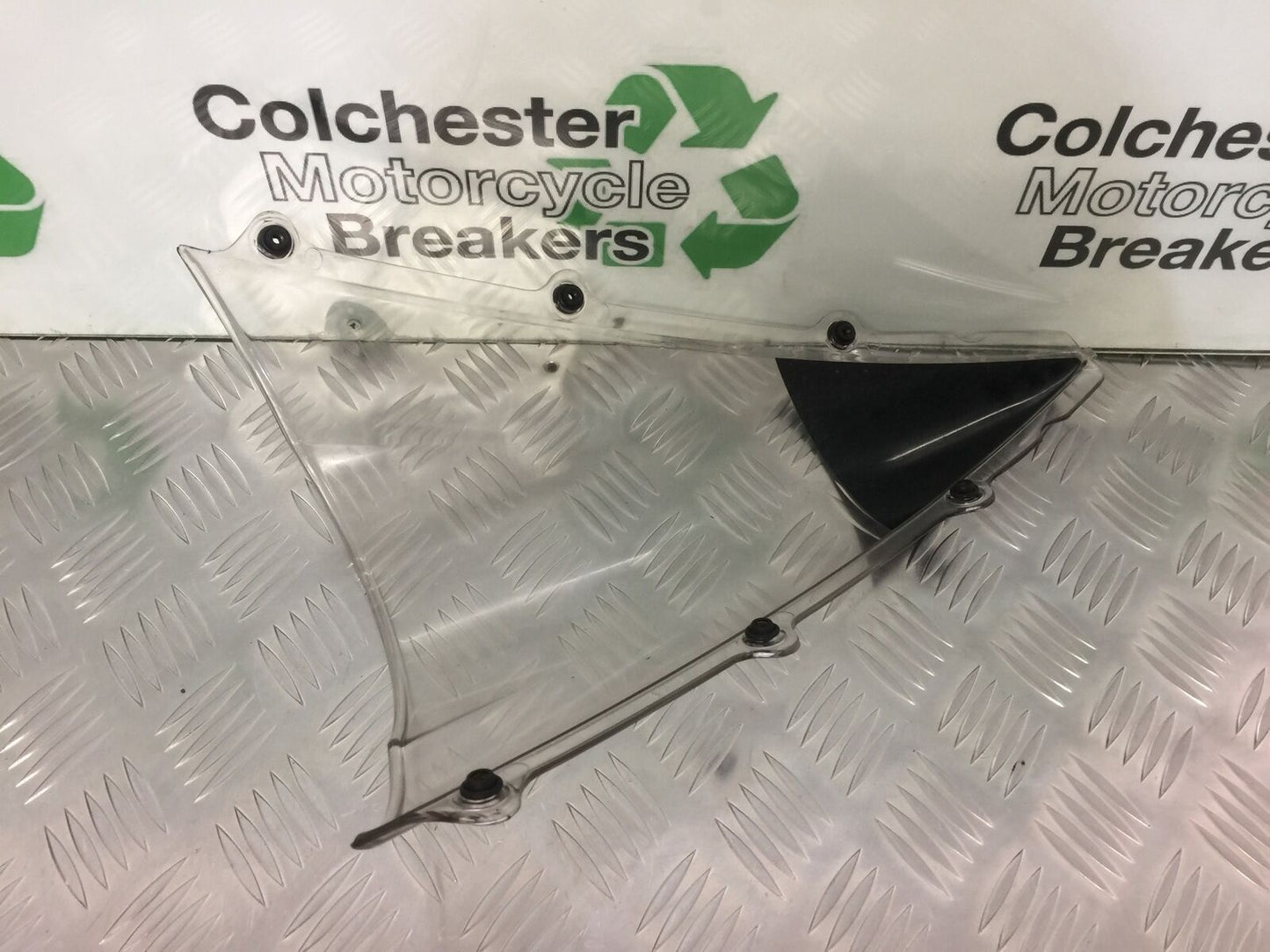 YAMAHA YZF R1 5PW SCREEN YEAR 2002-2003 (STOCK 929)