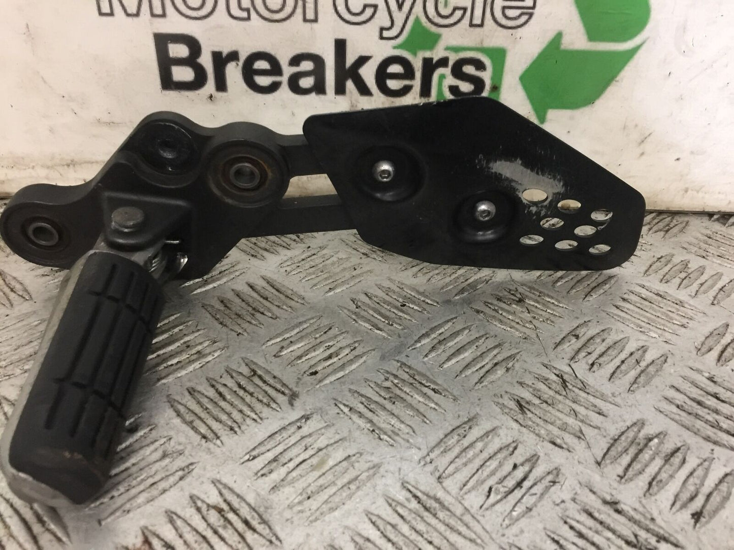 YAMAHA MT07 MT-07 FRONT LEFT HANGER YEAR 2019 (STOCK 784)