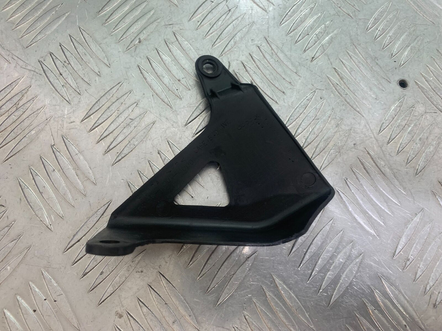 HONDA CBR 929 RRY FIREBLADE CHAIN GUARD YEAR 2000-01 (CMB1026)