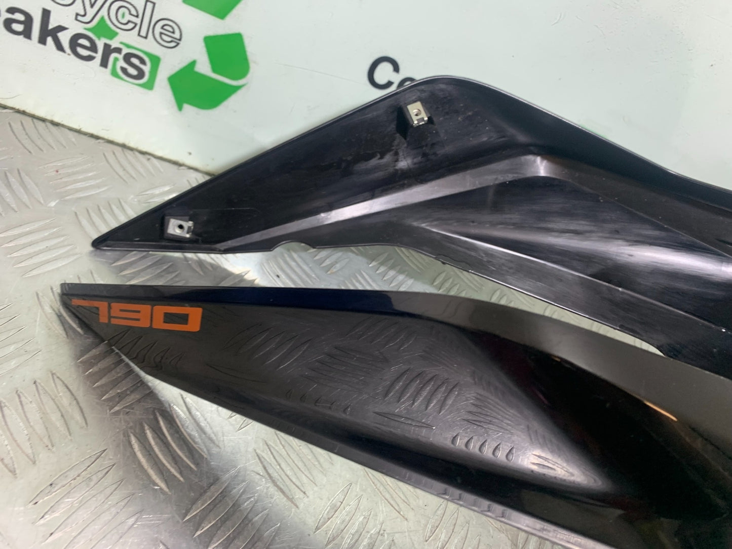 KTM 790 DUKE PETROL TANK SURROUND YEAR 2018-2021 (CMB11150)