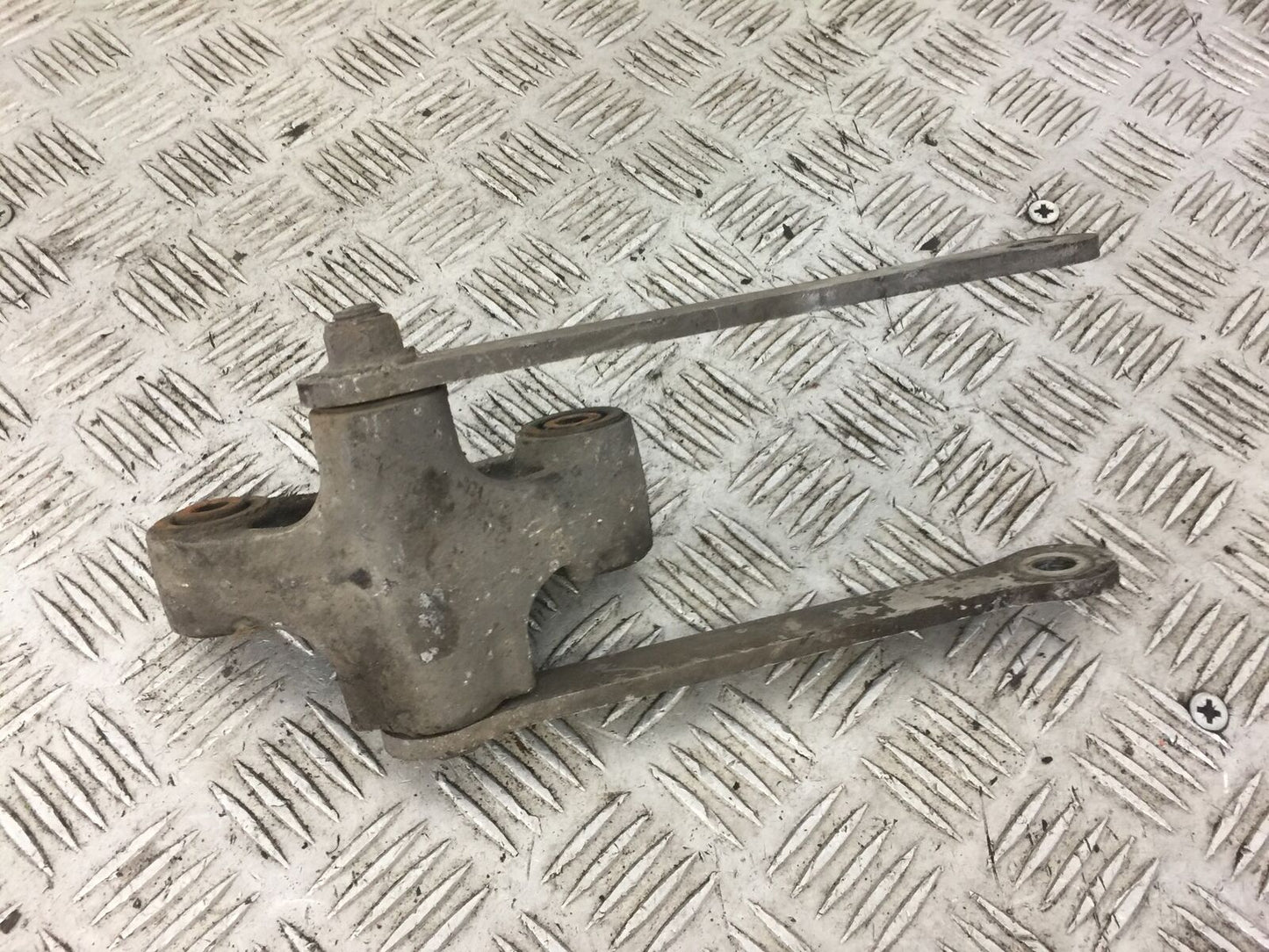 KAWASAKI ZX6R ZX6 G REAR SHOCK LINKAGE YEAR 1998-99 (STOCK 582)