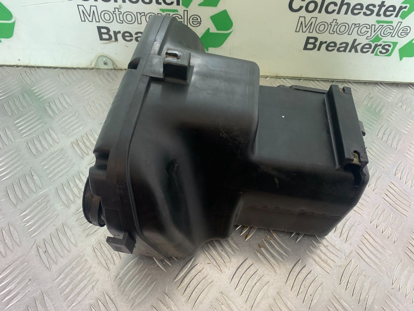 YAMAHA XJR1300 XJR 1300 AIRBOX YEAR 1999-2003 (CMB1055)