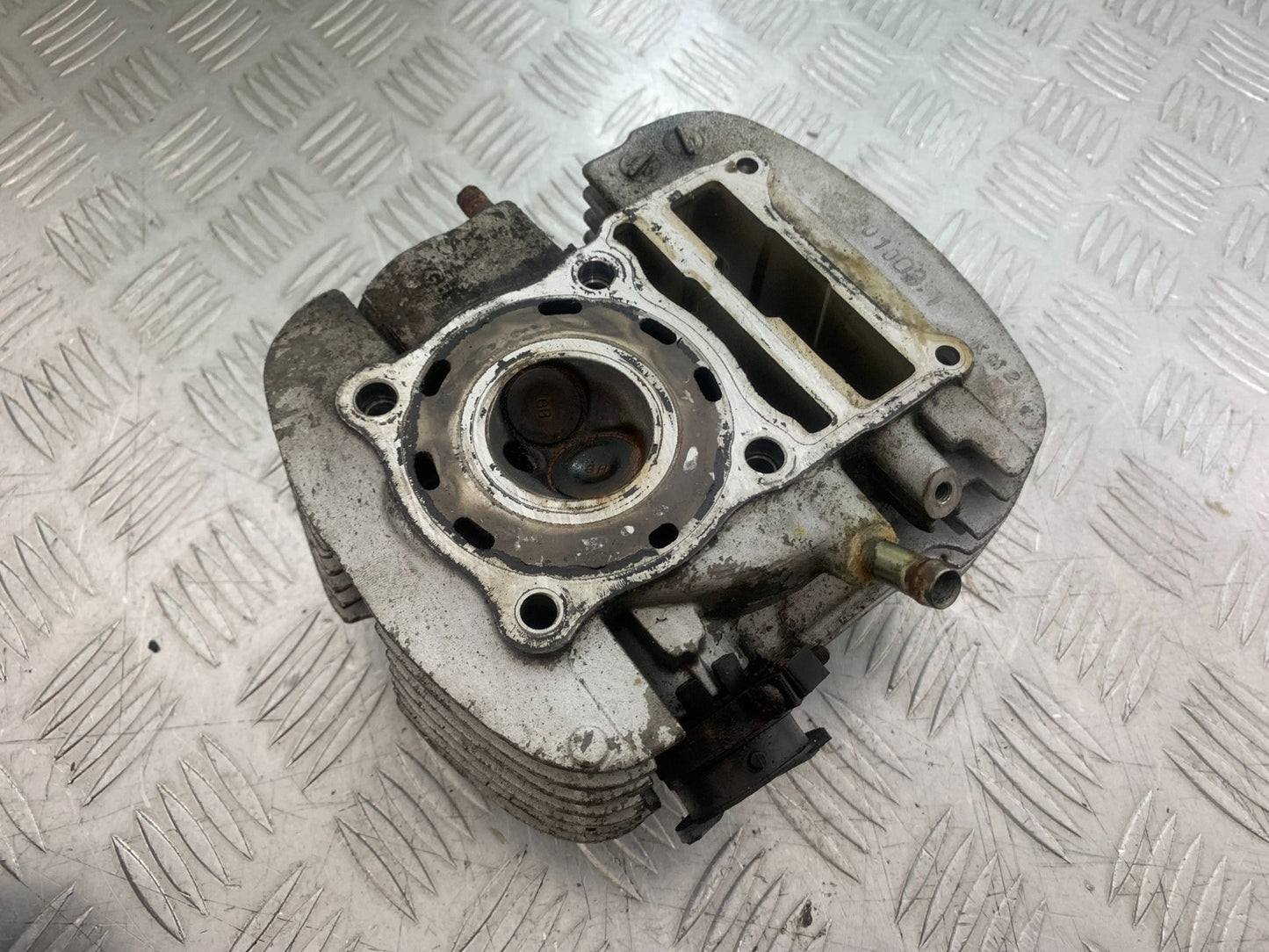 HONDA XL125 VARADERO FRONT CYLINDER HEAD AND CAMSHAFT YEAR 2001-2006 (CMB1210)