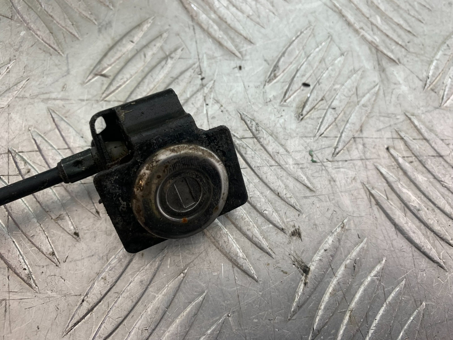 KTM RC125 RC 125 SEAT LOCK PETROL CAP KEY YEAR 2017-2022 (CMB 1244)