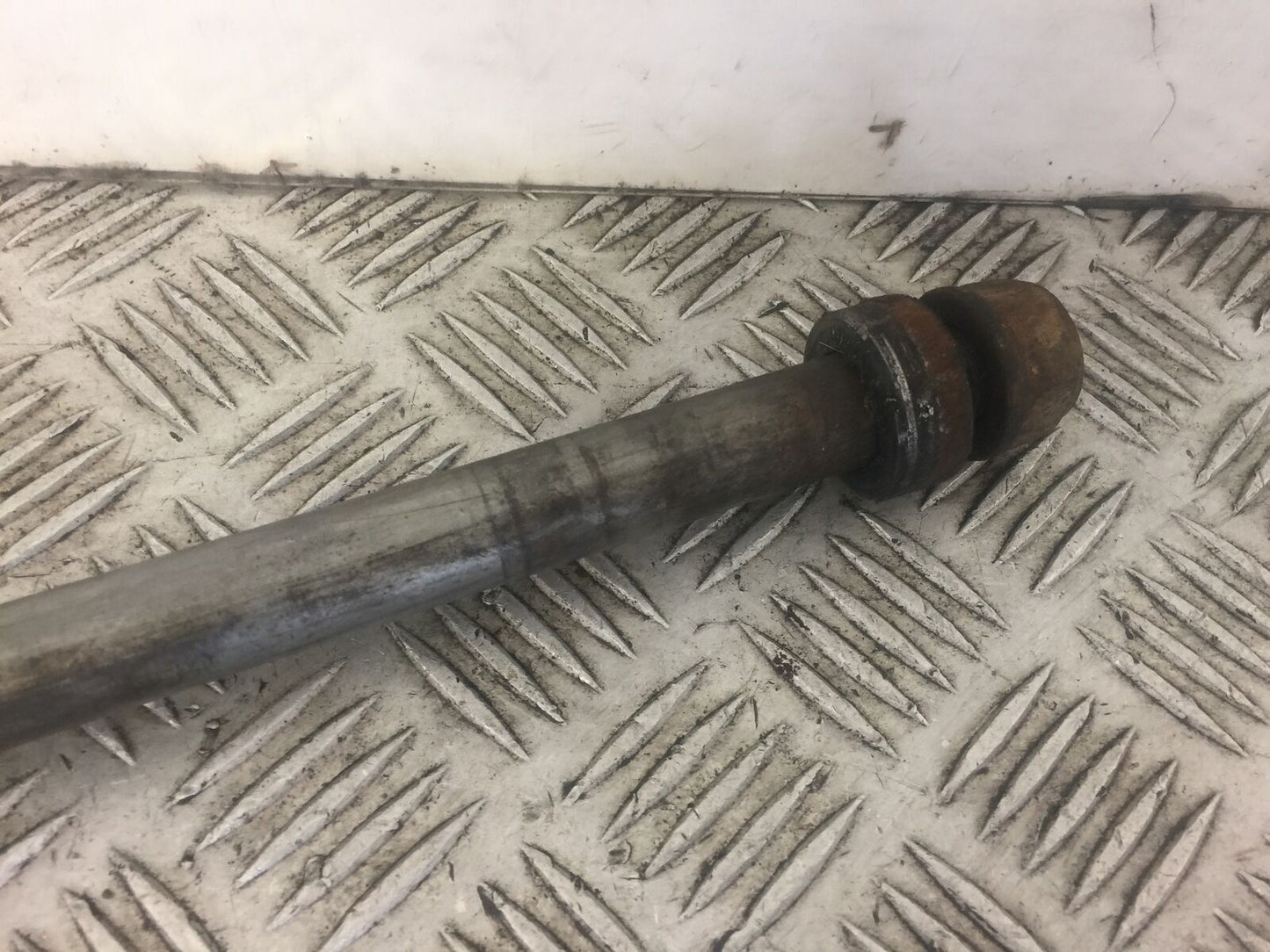HONDA XL1000 VARADERO REAR WHEEL SPINDLE YEAR 2000 (STOCK 343)