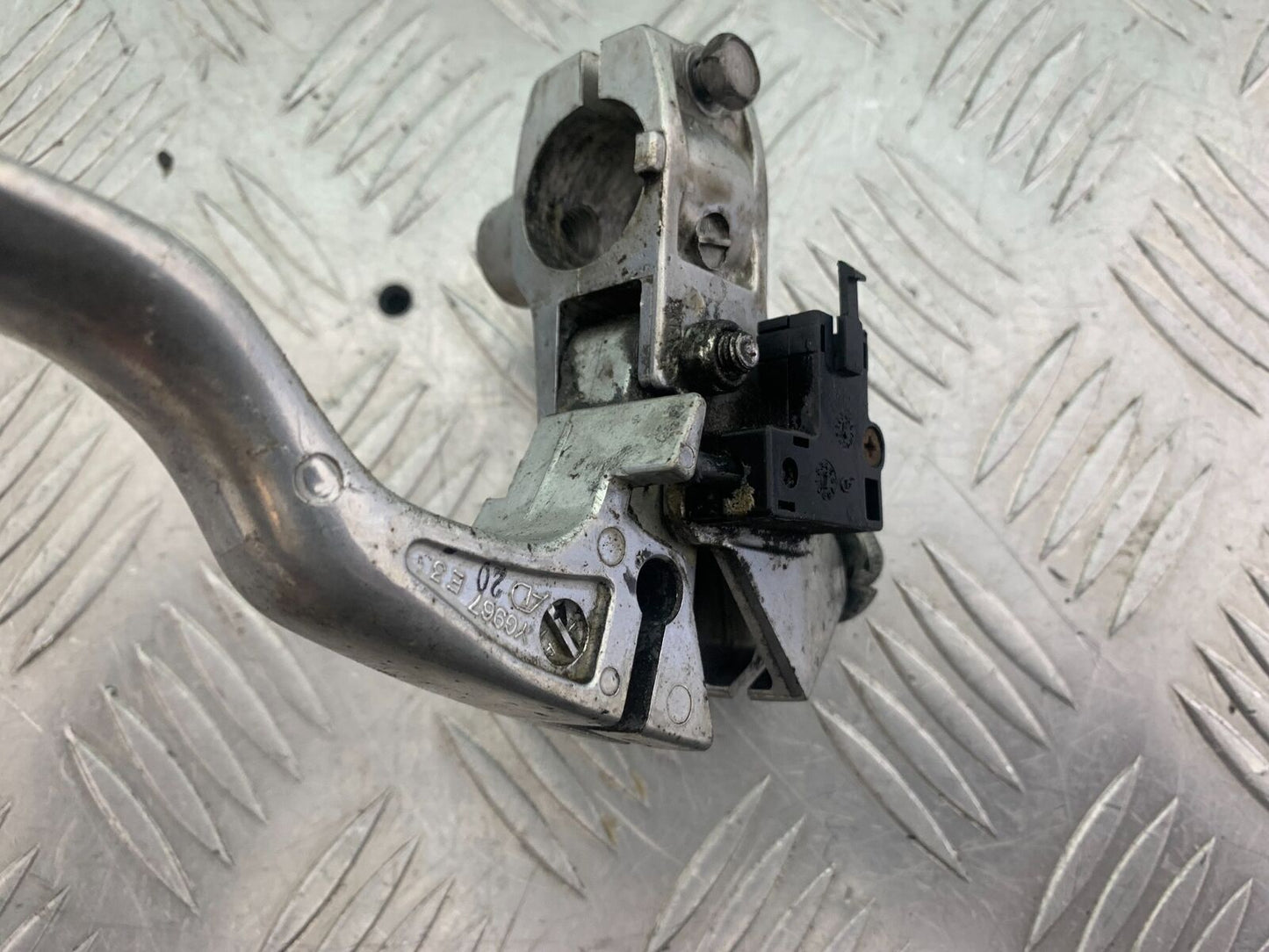 YAMAHA XVS 1100 DRAGSTAR CLUTCH LEVER AND BRACKET YEAR 2000-2007 (CMB1108)