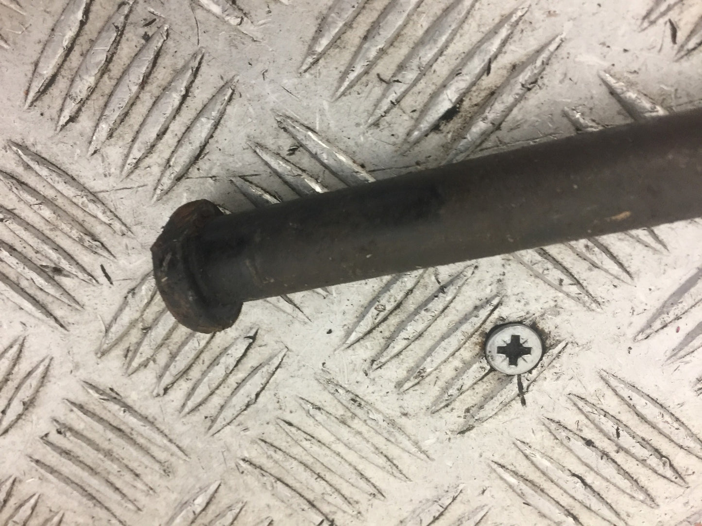 KTM400 KTM 400 EXC SWINGARM SPINDLE YEAR 2004 05 06 (STOCK 647)