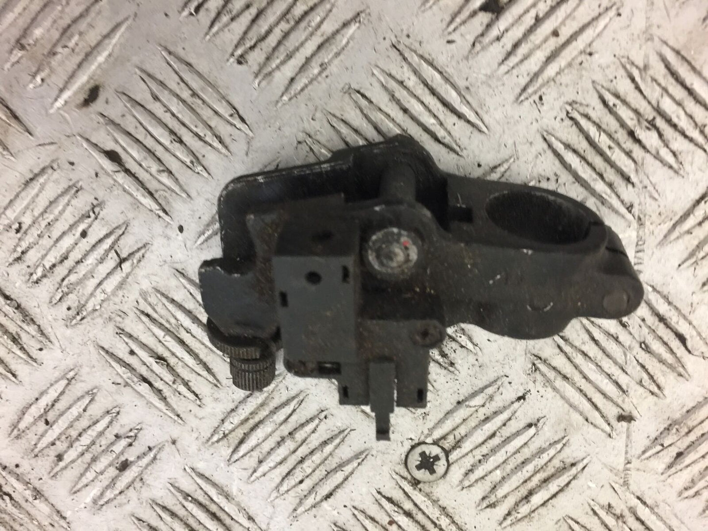 KAWASAKI GPZ600 R GPZ 600 CLUTCH LEVER BRACKET YEAR 1987 (STOCK 519)