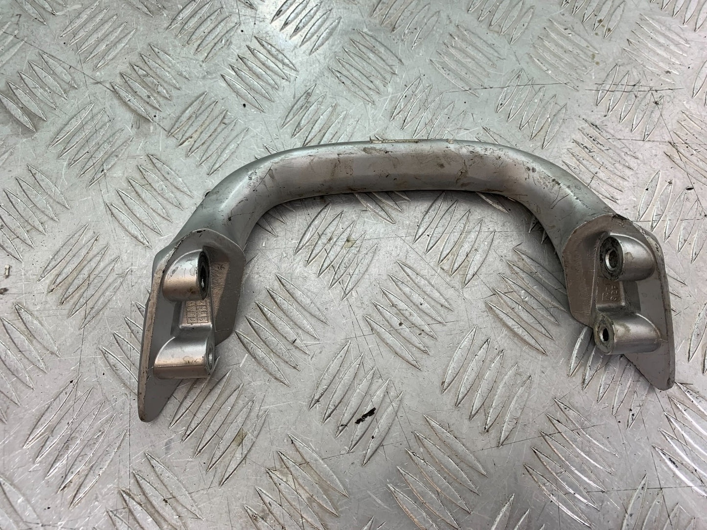SUZUKI GSF1200 GSF 1200 BANDIT GRAB RAIL YEAR 2001-2004 (CMB1188)