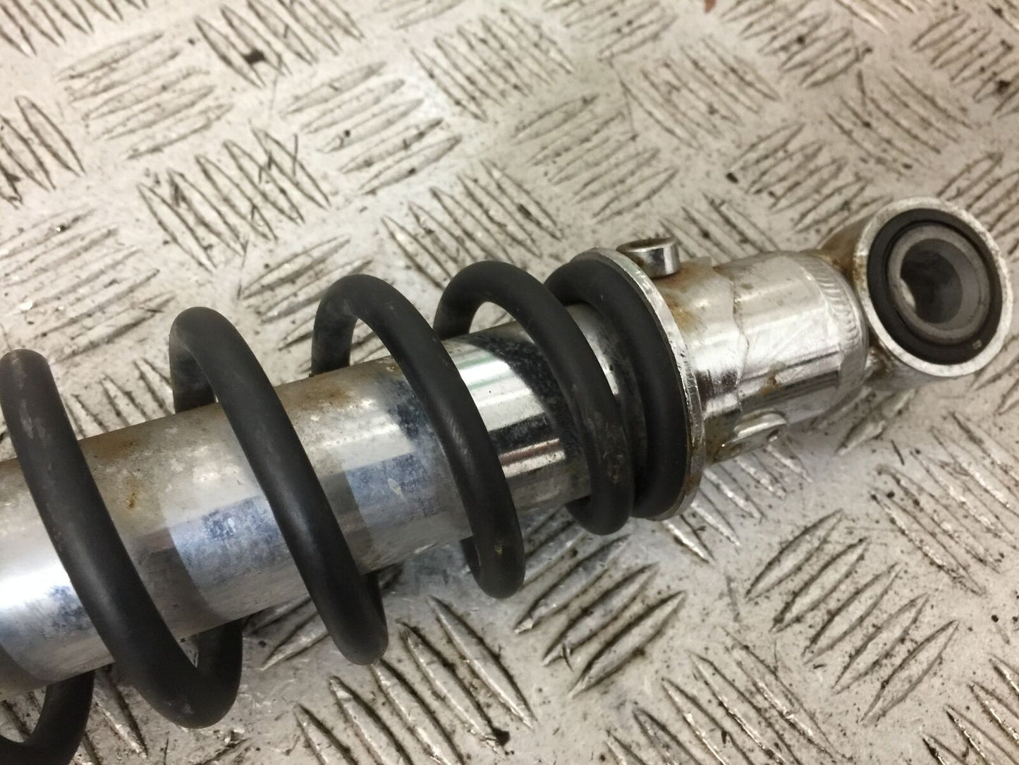 TRIUMPH 900 STREET SCRAMBLER 1 X REAR SHOCK YEAR 2018 (STOCK 896)