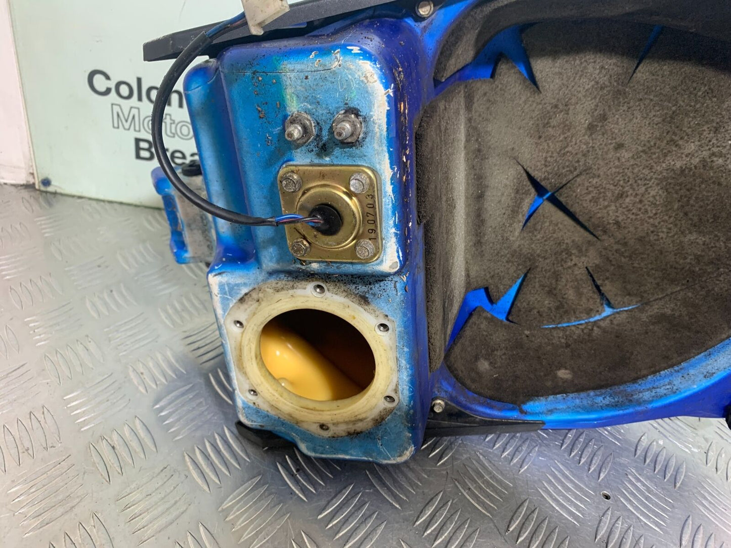 TRIUMPH 1050 SPRINT ST PETROL TANK YEAR 2004-2007 (CMB1089)