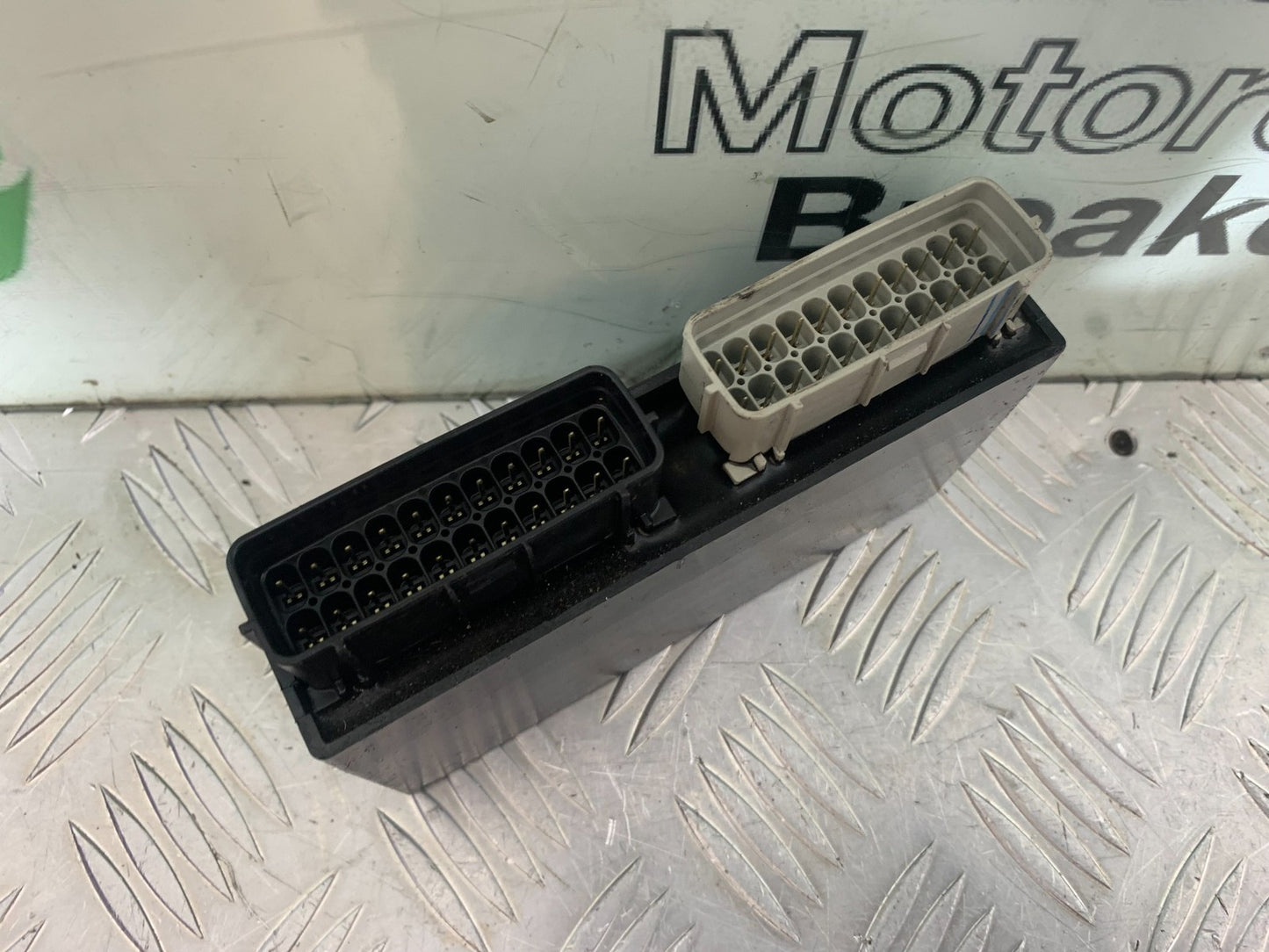 HONDA VFR800 PRE V-TEC ECU YEAR 1998-2001 (CMB1233)
