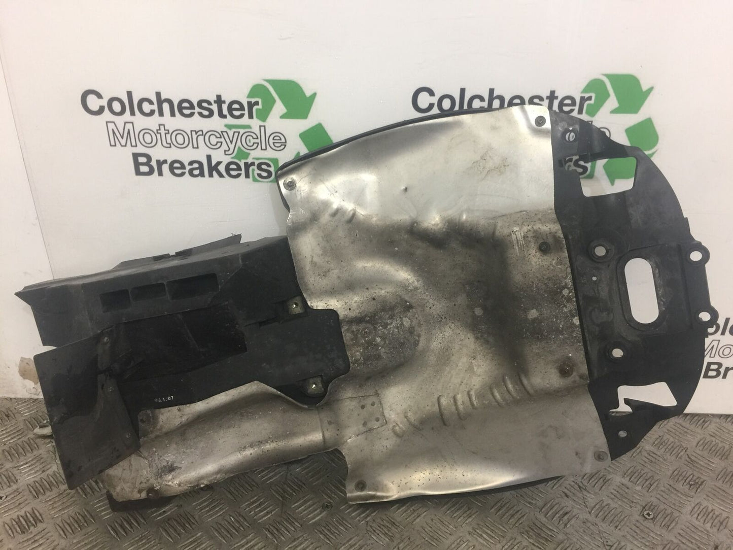 HONDA VFR800 VFR 800 V TEC UNDERTRAY YEAR 2003 (ABS) STOCK 304