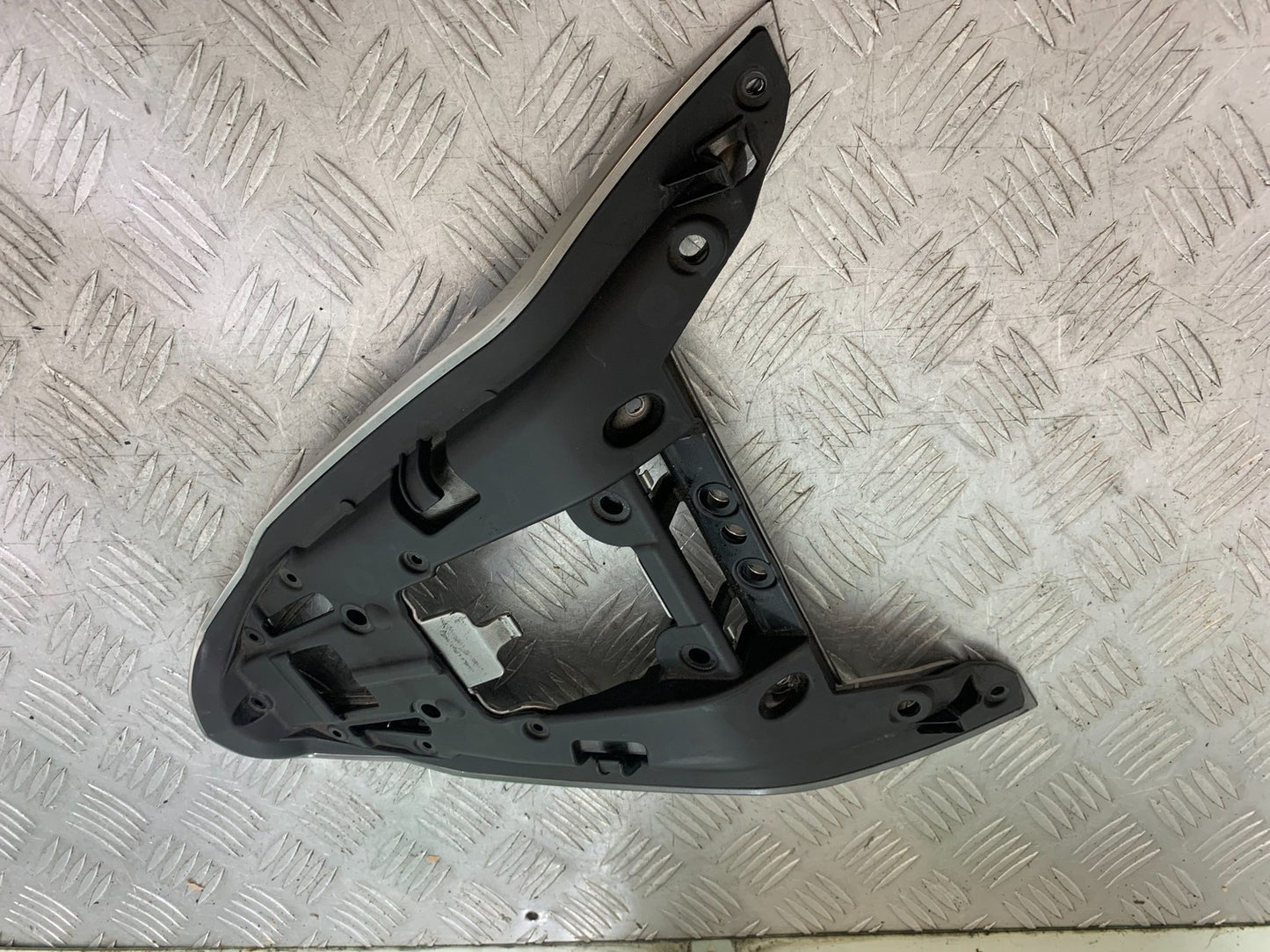 APRILIA TUONO 1000 V4R UNDERTRAY YEAR 2011-13 (CMB1316)