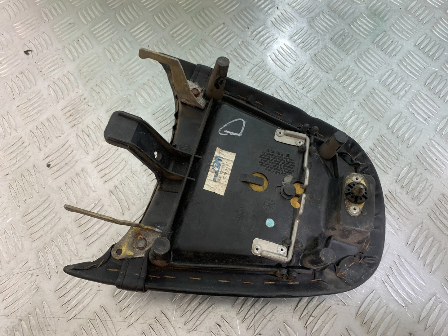 TRIUMPH T509 SPEED TRIPLE REAR SEAT YEAR 1997-1998 (CMB1144)